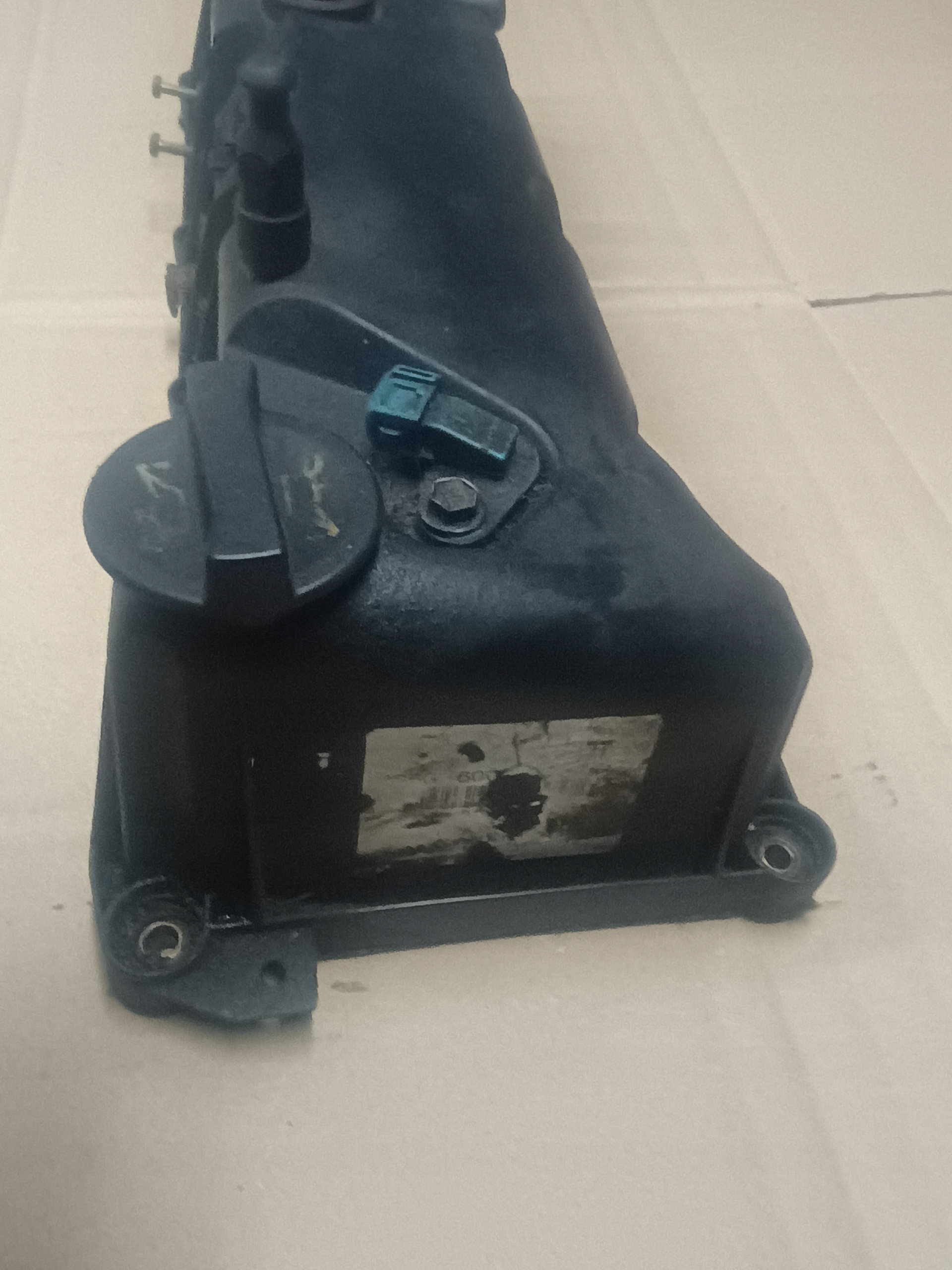 Abdeckung der Ventile 2S6G-6M293-A2G FORD FIESTA