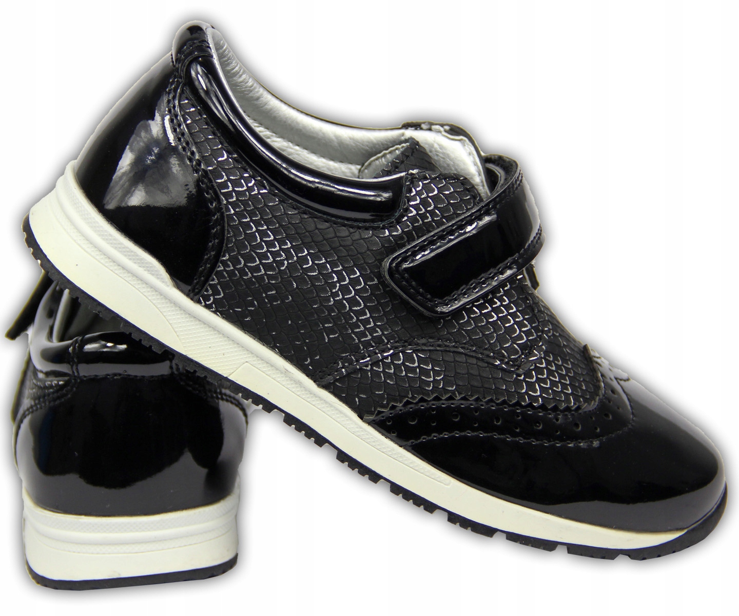 

Lakierowane adidasy półbuty 28/17,2cm czarne