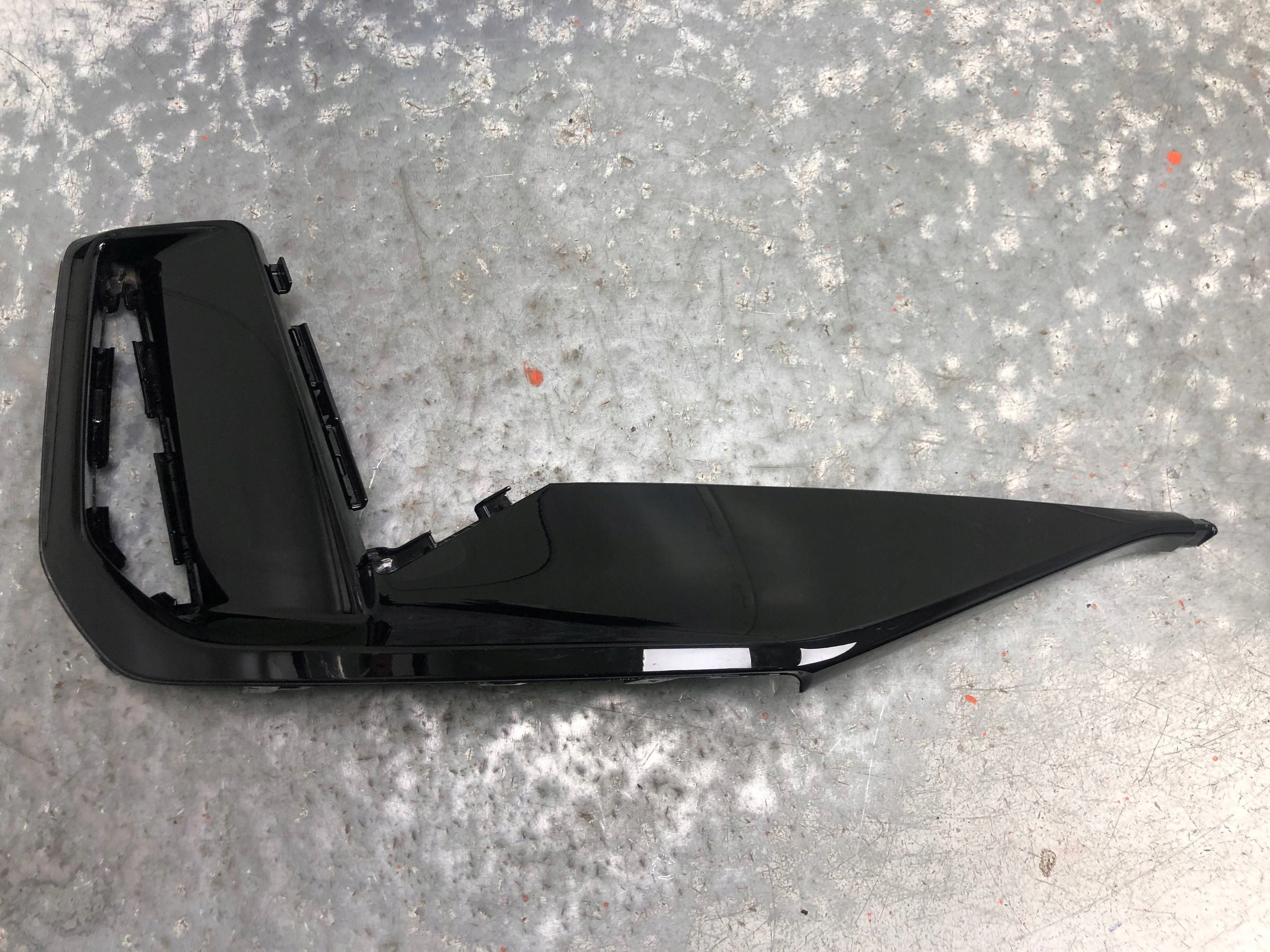 grid of a bumper right front S-LINE AUDI Q6 E-TRON 85H807968