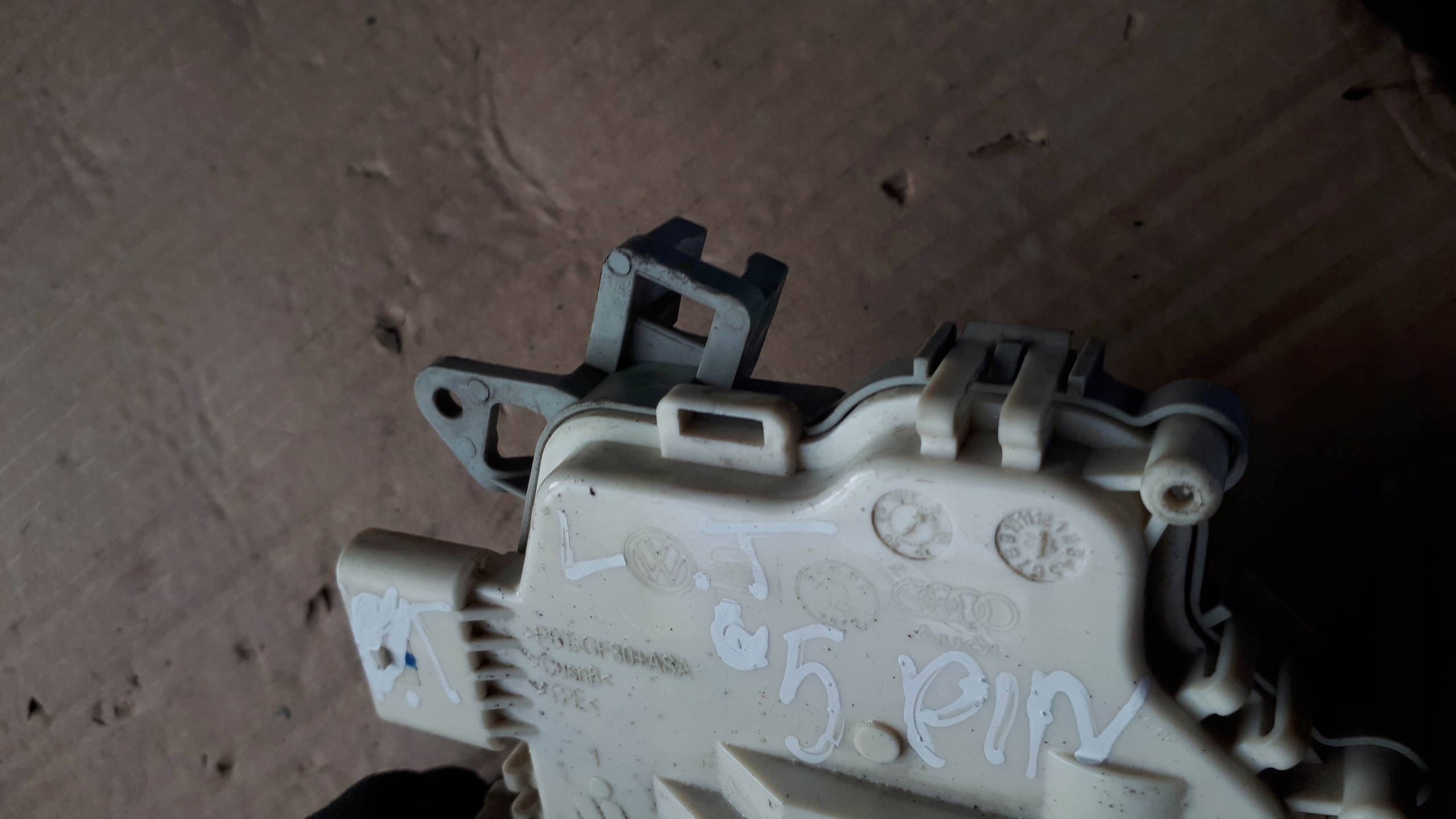 S4 B8 LIFT A4 lock door left rear part 5 PIN A5 Q5