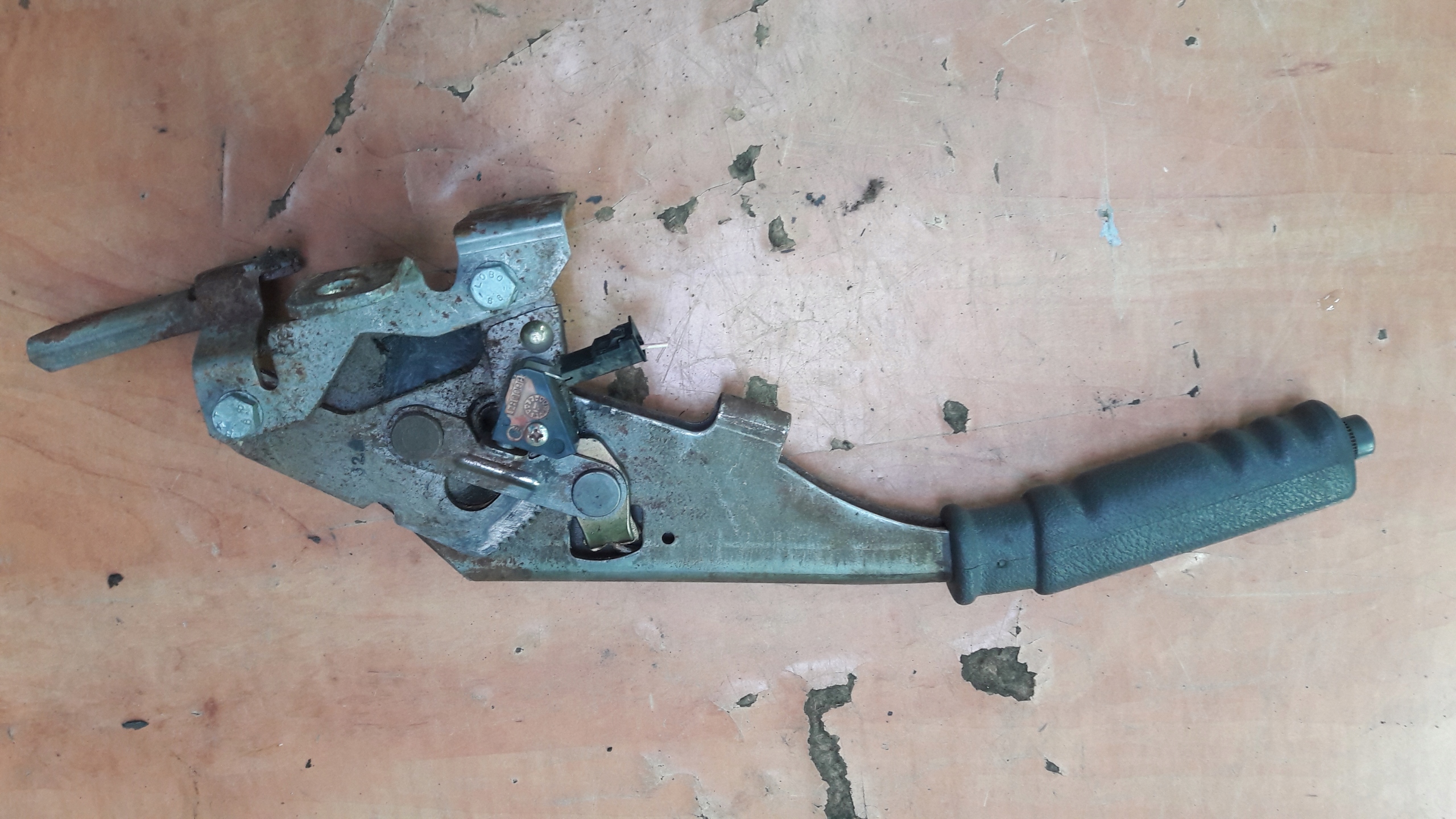 MULTIPLA 2 II 04-10 РЫЧАГ РУЧНОГО ТОРМОЗА