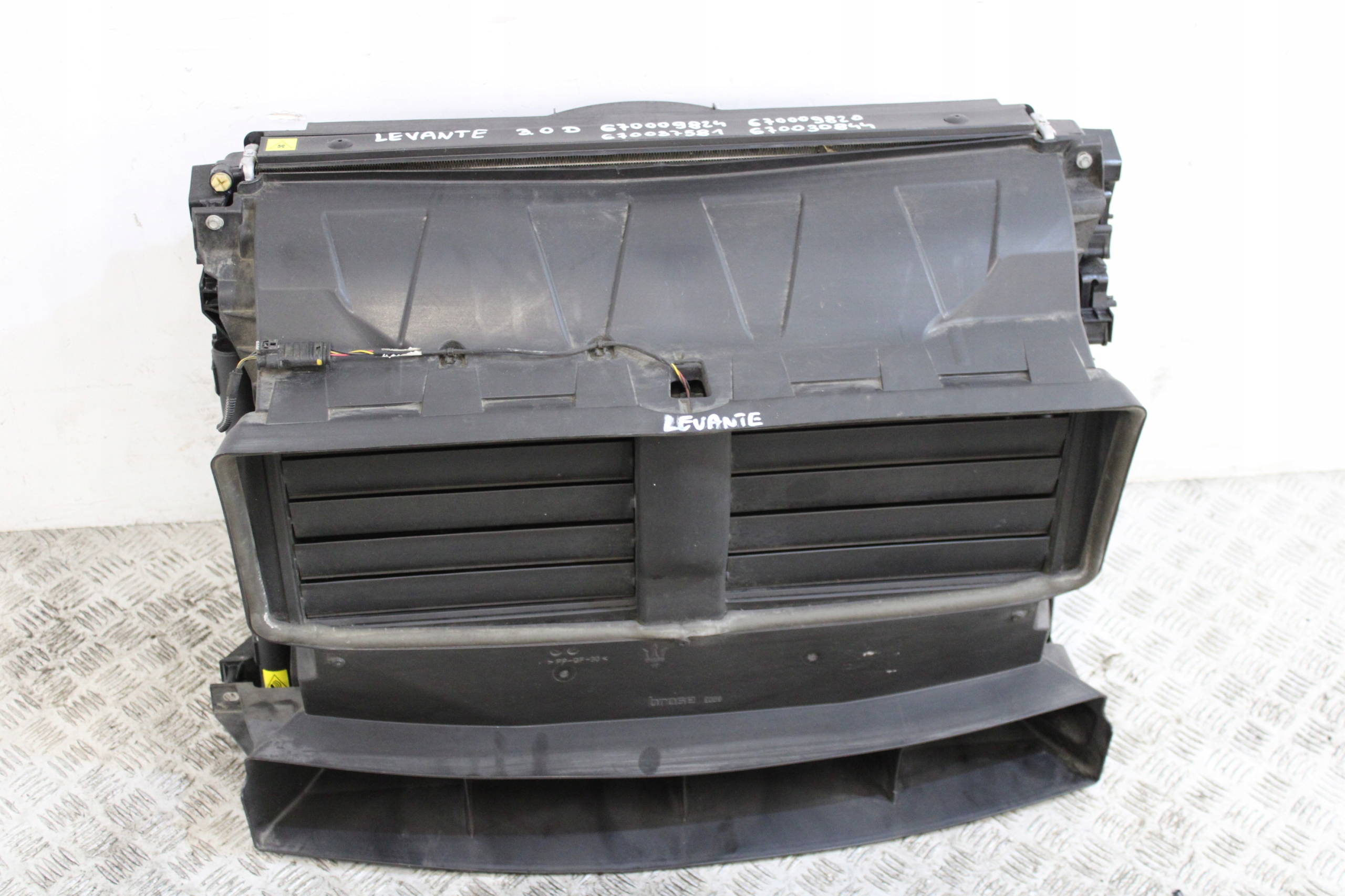 support panel for radiators radiator pillar MASERATI LEVANTE M161 3,0 D