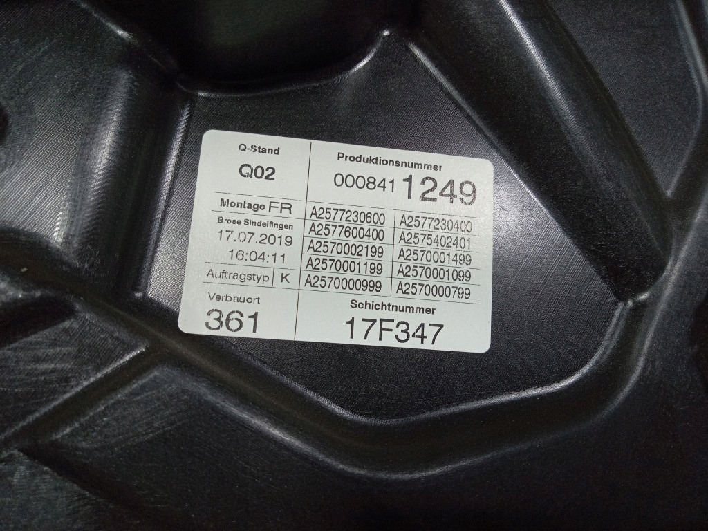 MERCEDES AMG GT 4 DOOR W290 PODNOŚNIK SZYBY PRZÓD PRAWY A2577230600 Numer katalogowy części A2577230600