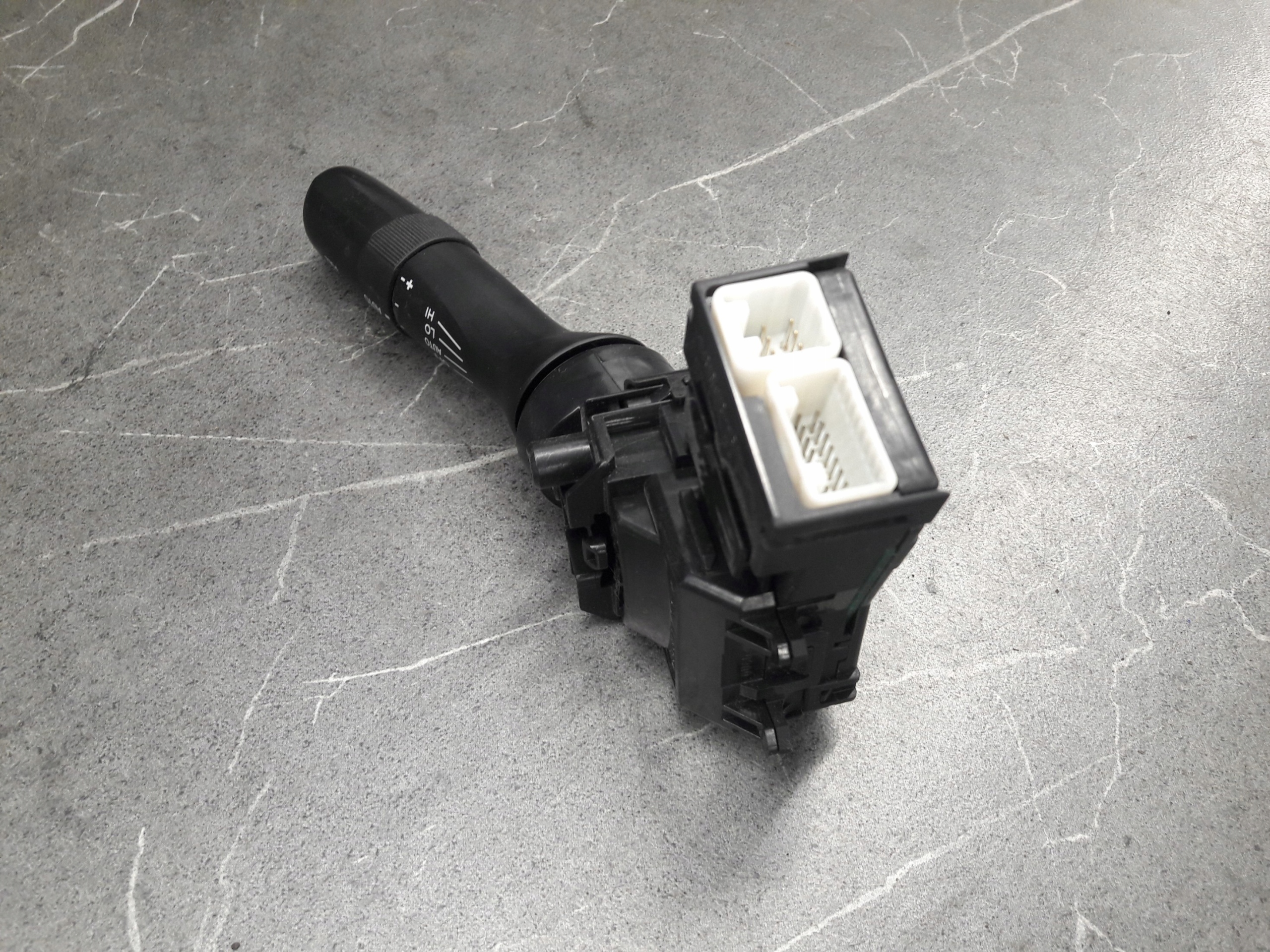 3055117F166 przelacznik WYCIERACZEK PEUGEOT 107 Jakość części (zgodnie z GVO) O - oryginał z logo producenta pojazdu (OE)