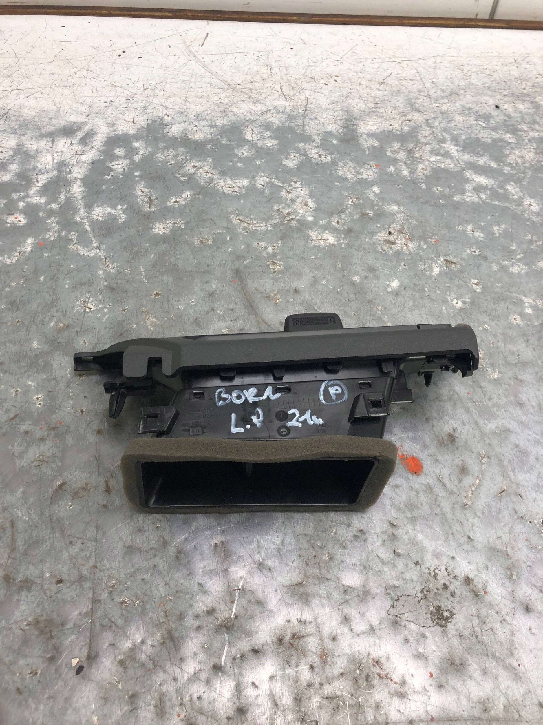grid air conditioning devices left front CUPRA BORN 10F819203