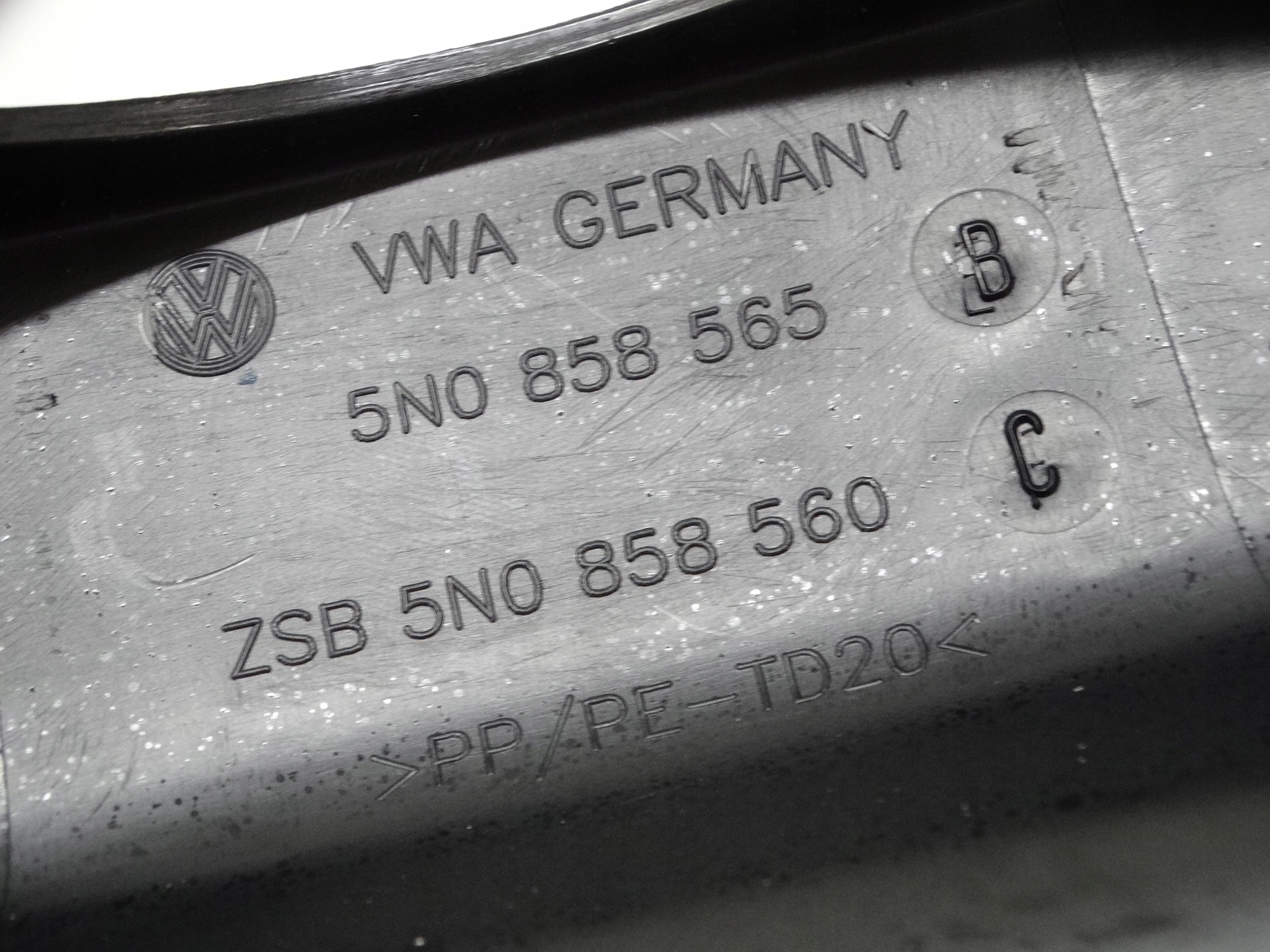 obal volantu VW GOLF VI 5N0858565