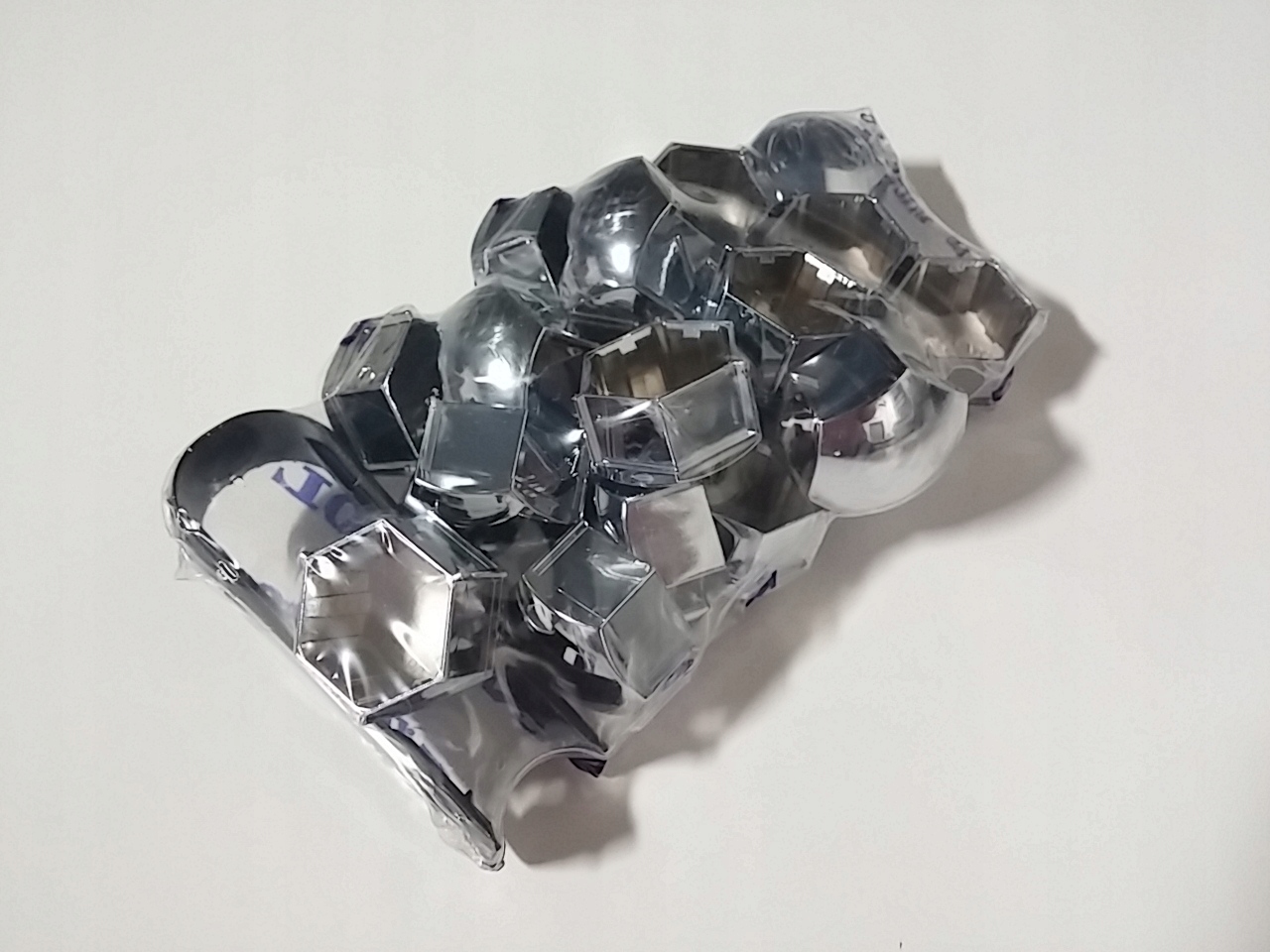 

Volvo nakladki na sruby felgi kola chrom kpl Oe