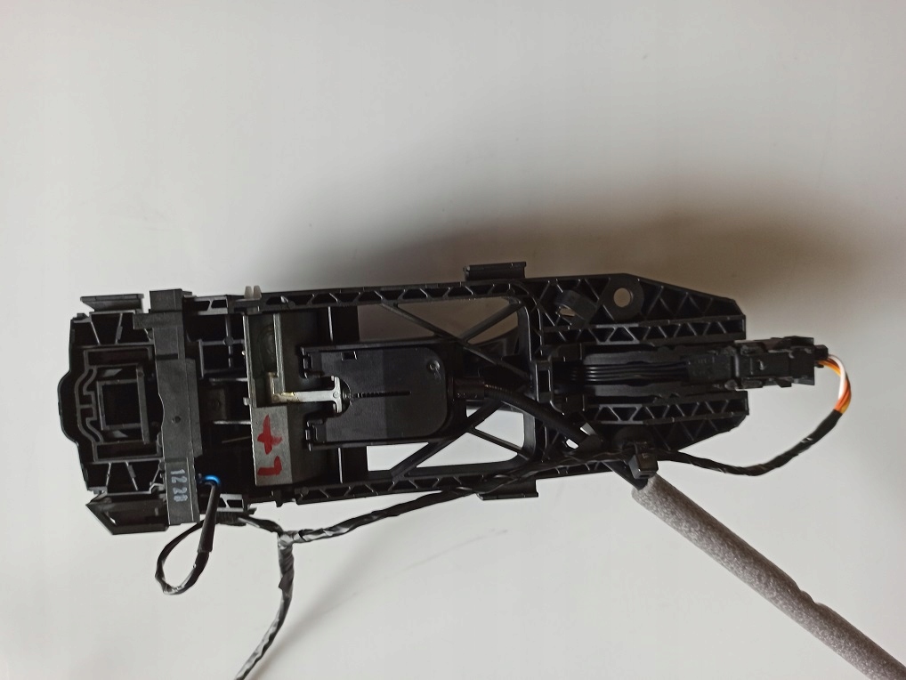 VW ARTEON KLAMKA ZEWNETRZNA LEWY TYL KEYLESS LC9X Car type Passenger cars