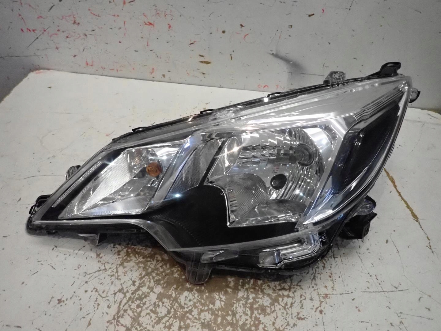 light front front left MITSUBISHI SPACE STAR III 2019