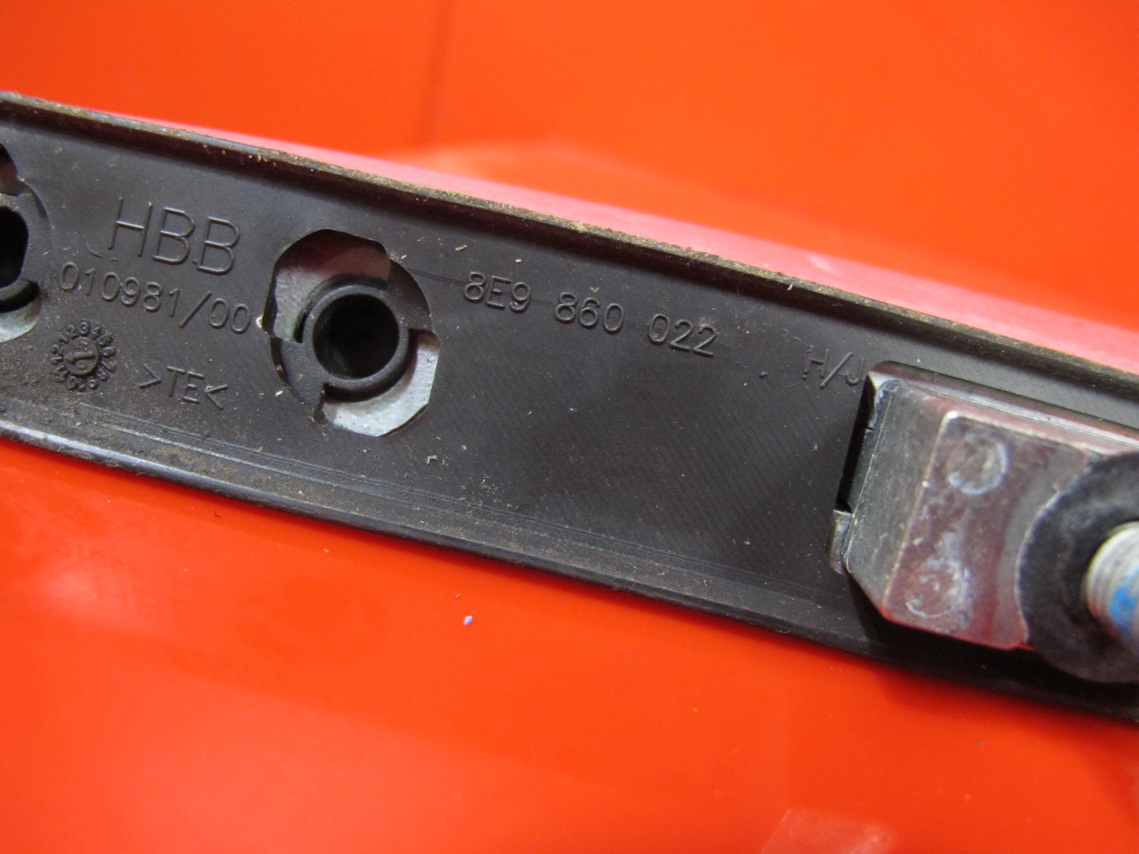 AUDI A4 B7 KOMBI Dachreling dach rechts links KPL
