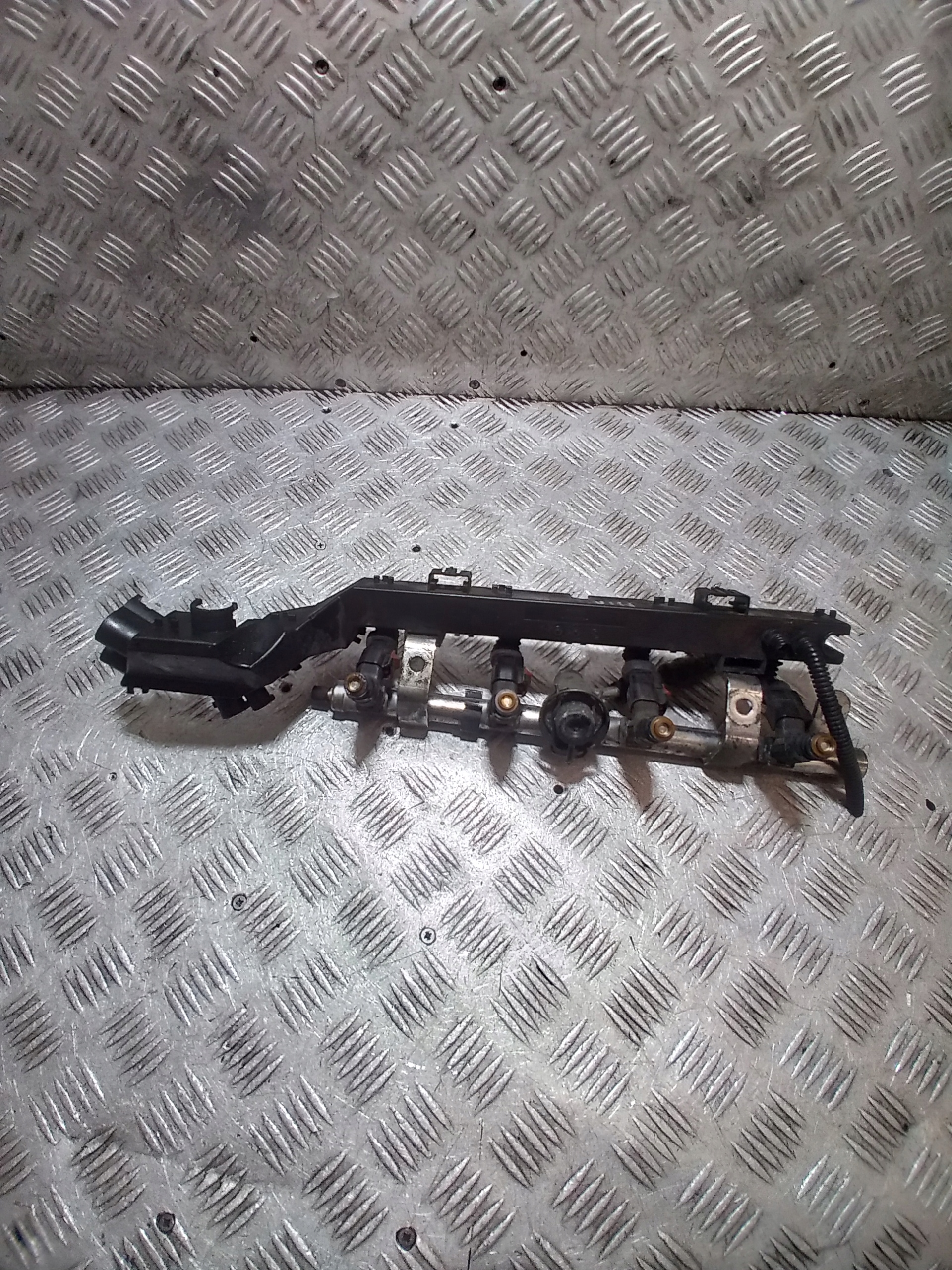 Rampe injection MINI COOPER ONE 1.6 B 04891337AB