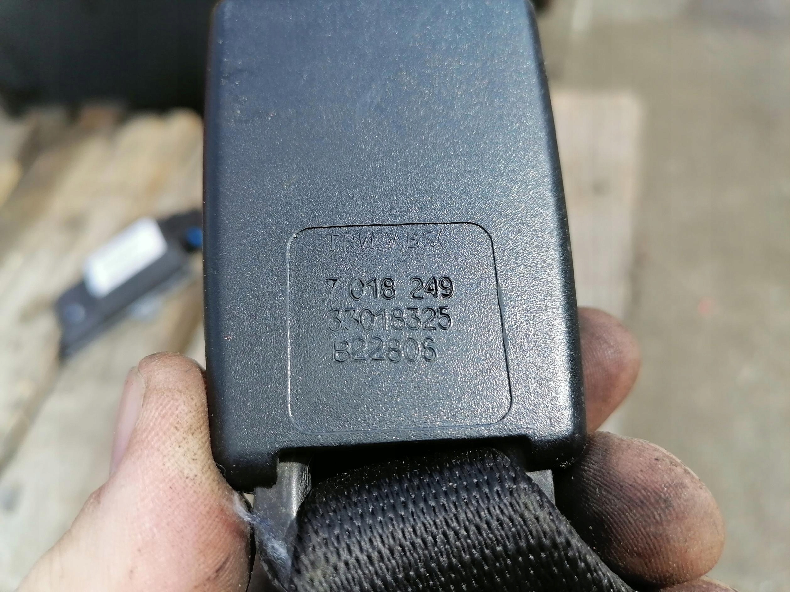 BMW E65 E66 Fixation arbre ceintures sécurité Moyenne Arrière 7018249
