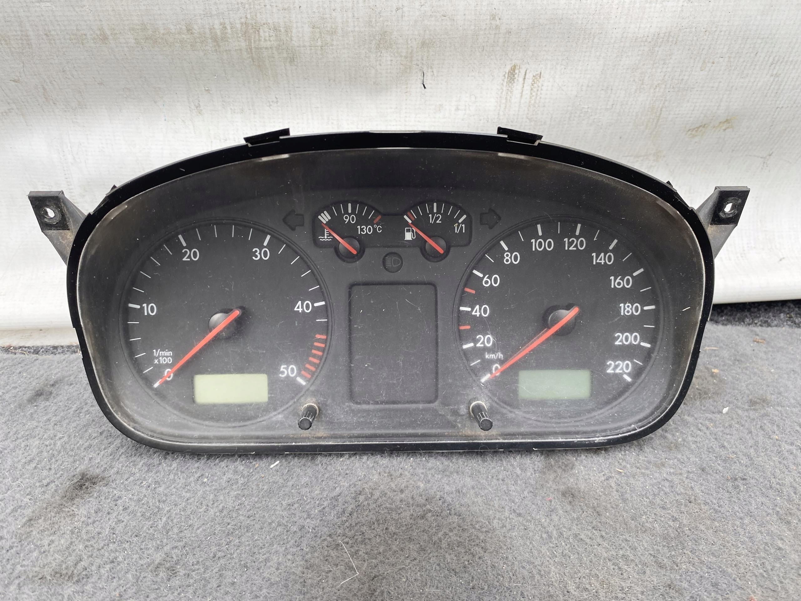 VW TRANSPORTER T4 2.5TDI 99- dials dials PREDKOSCIOMIERZ 7D0920800B