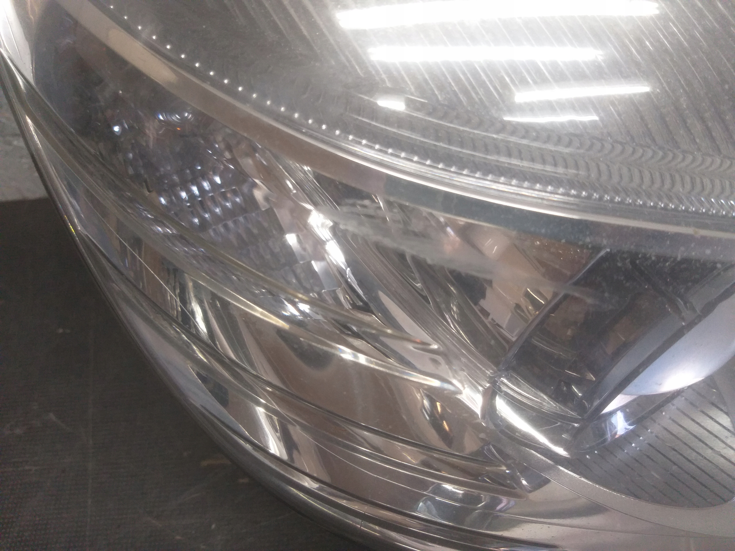 light front right MERCEDES C KLASA W204 07-10 XENON positioning A2048203059