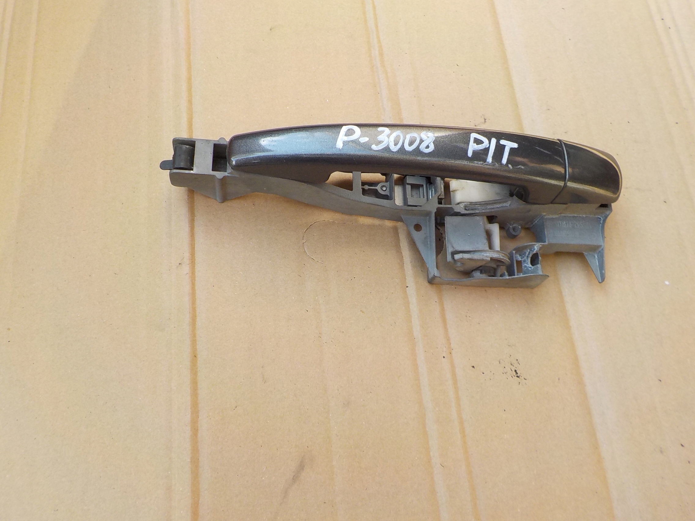 handle right rear part peugeot 3008 and 2010r