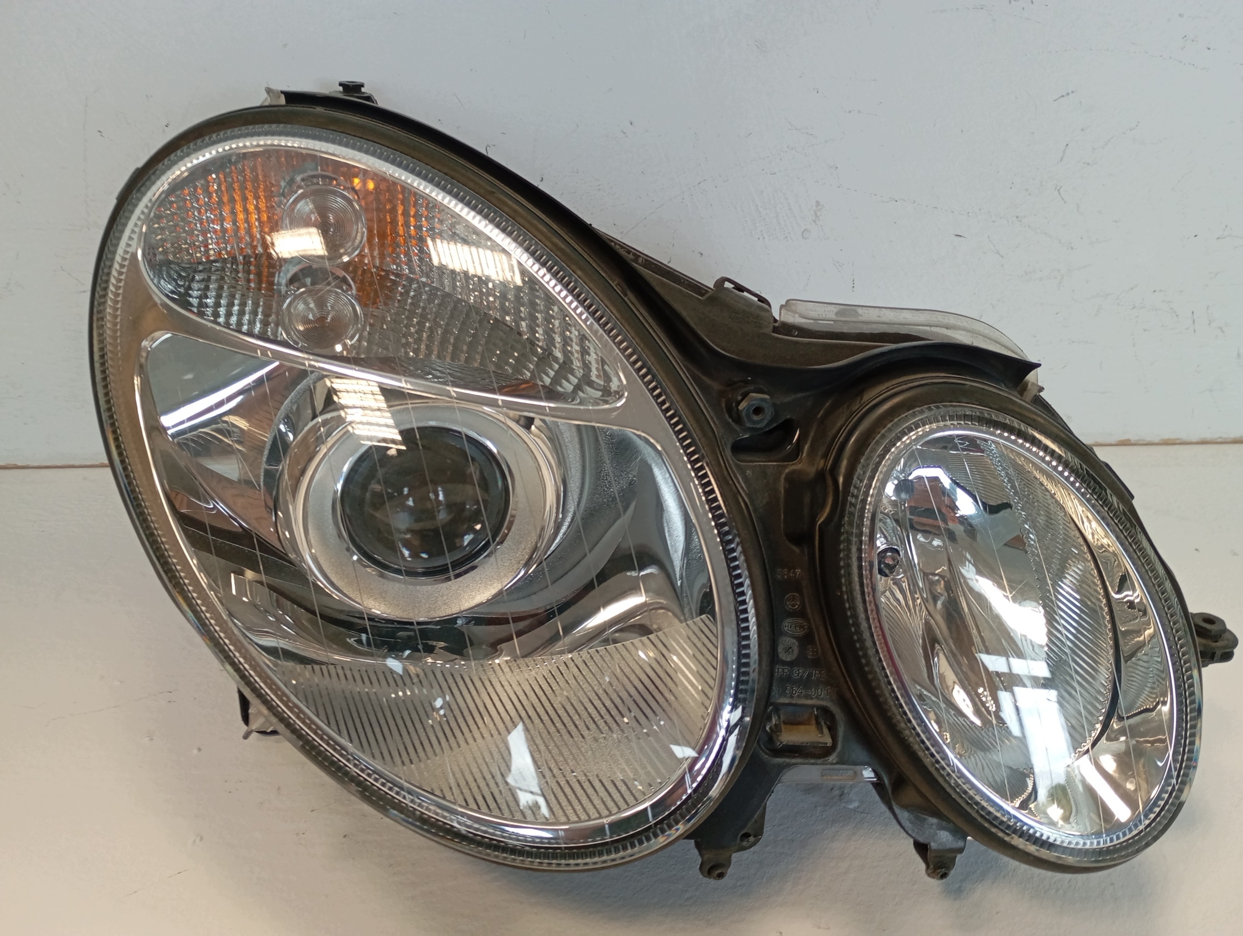 light right MERCEDES E KLASA 211 LIFT BIXENON front