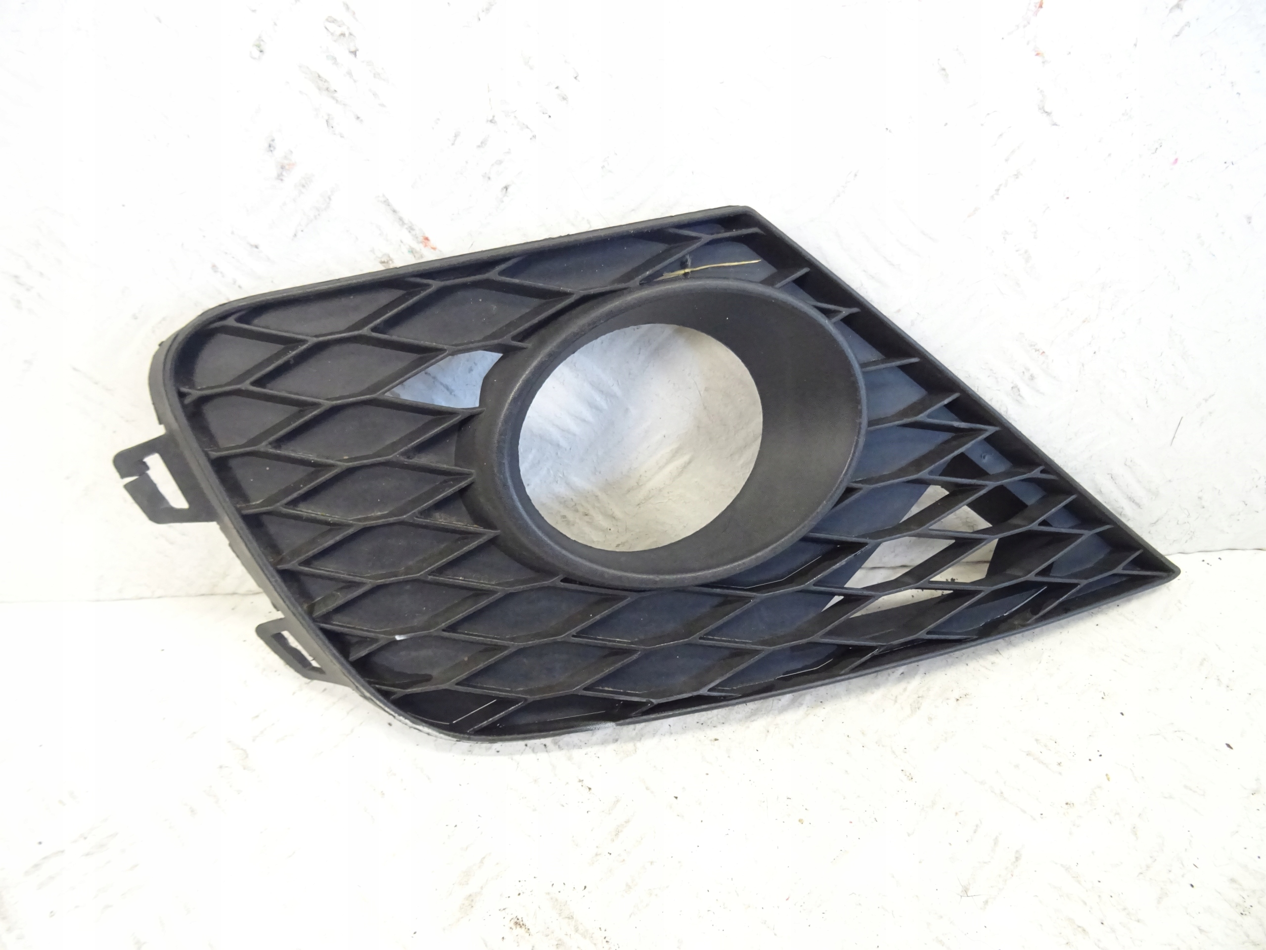 grid of a bumper front front right SEAT IBIZA IV 6J0853666B
