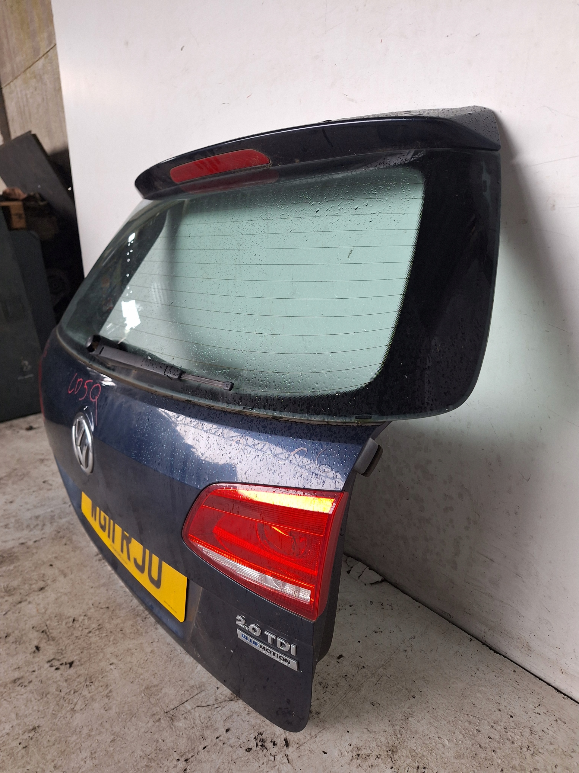 VOLKSWAGWNPASSAT B7 KOMBI 10-14 boot door LD5Q