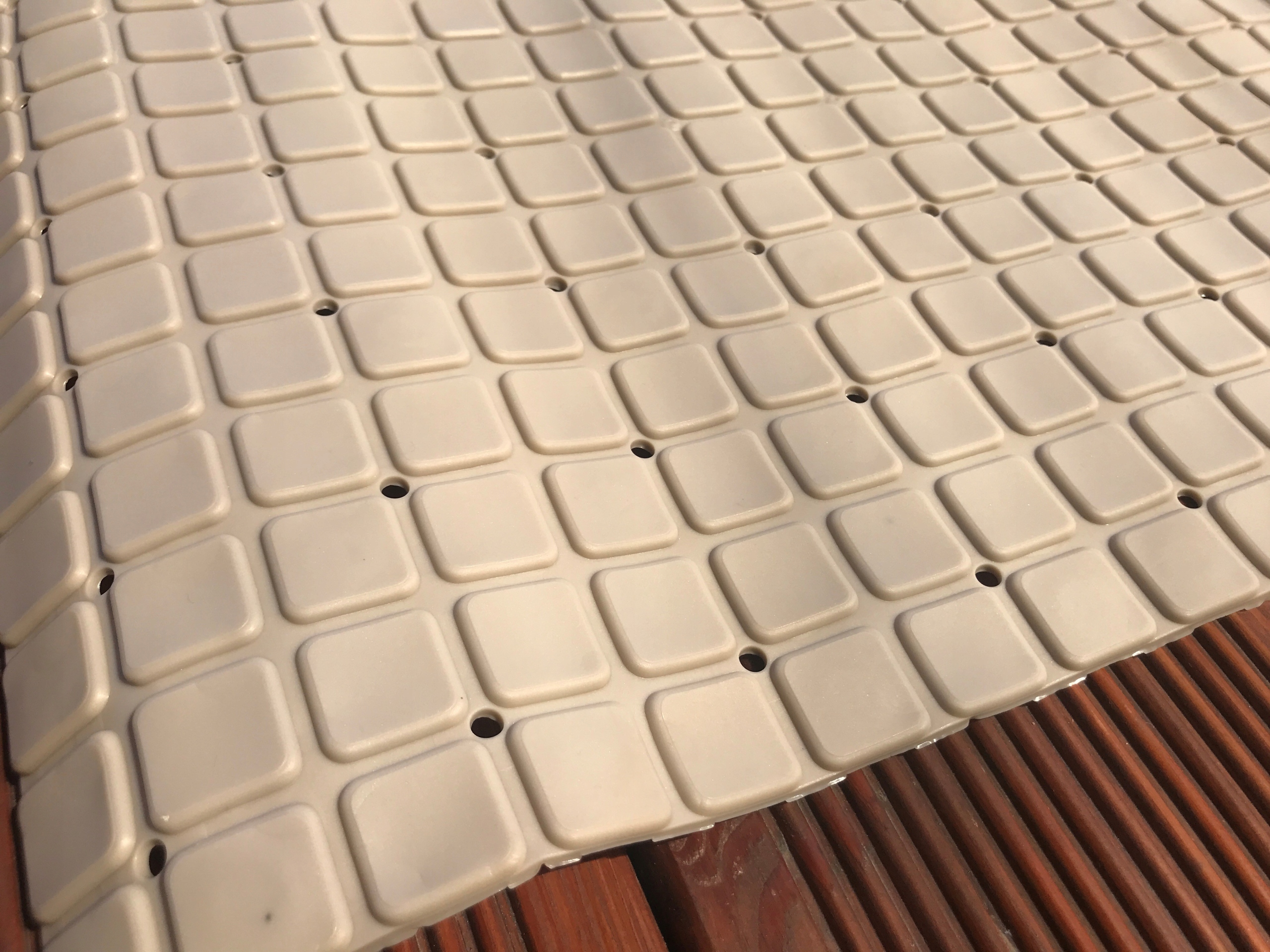 MATA ANTYPOŚLIZGOWA DO BRODZIKA KĄPIELI WANNY50x50 Marka Berilo