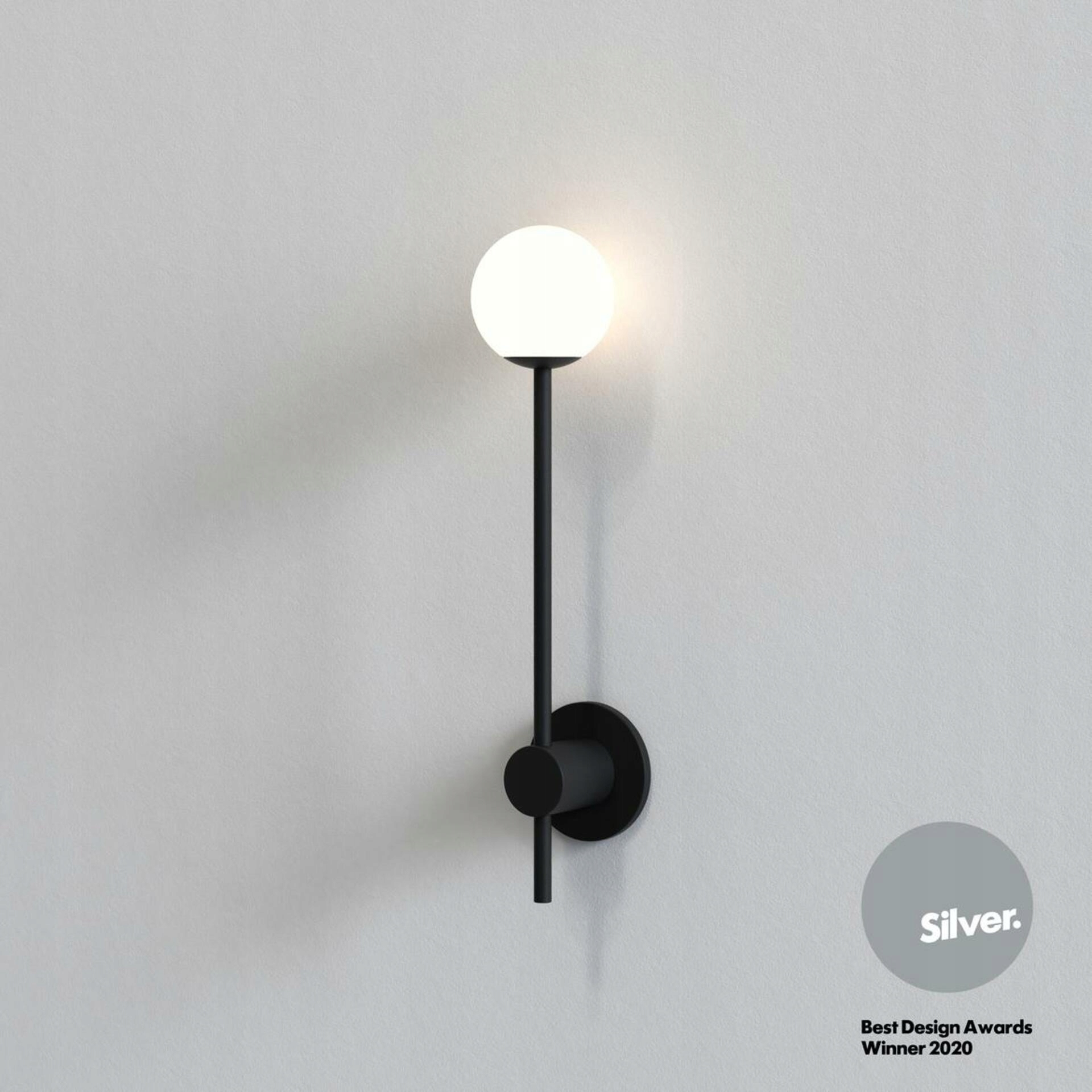 Astro Orb Single nástenné svietidlo G9 čierna IP44, opálové sklo, design