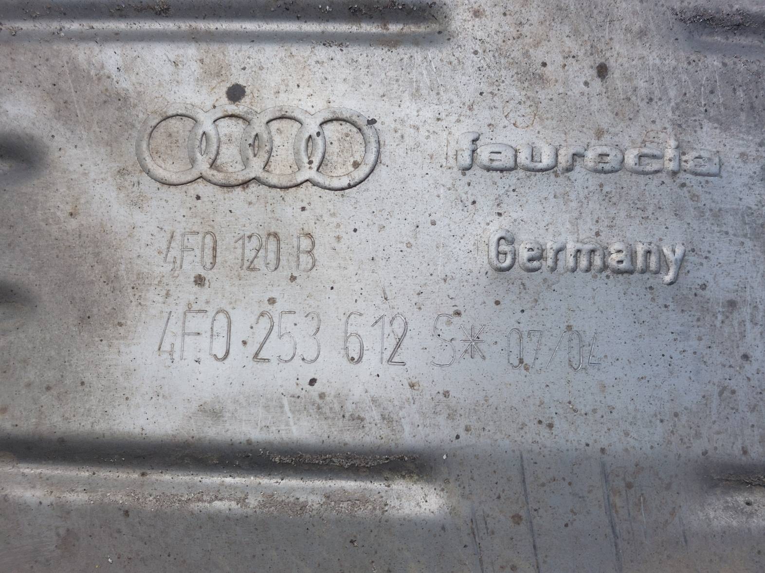Dämpfer Endschalldämpfer Auspuff mitte + KONCOWY AUDI A6 C6 3.2 V6