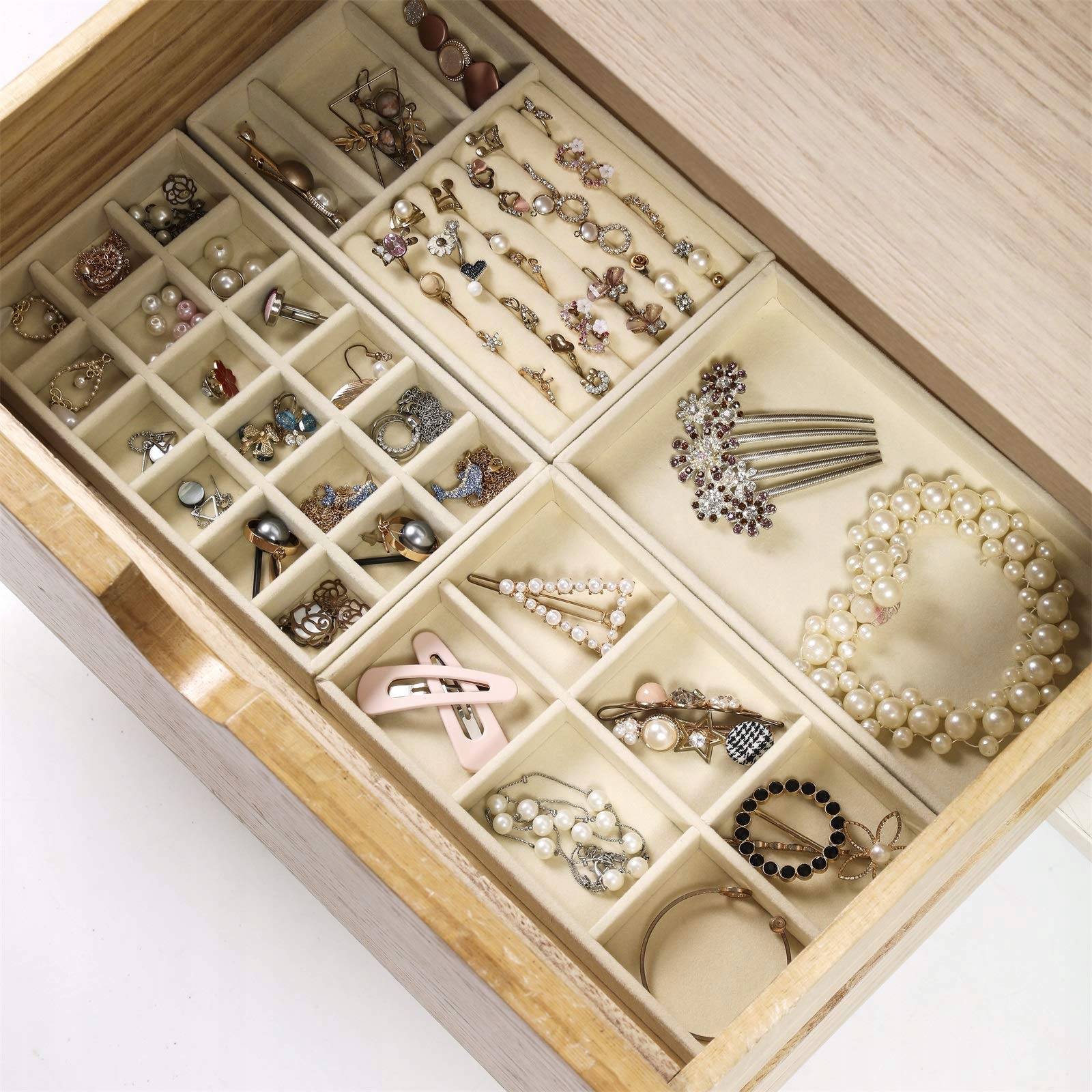 

Kuferek Organizer Box Na Biżuterię Kolczyki 4szt