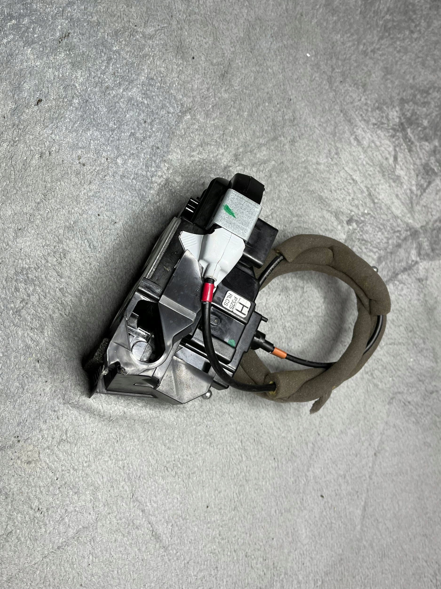 lock door rear right Nissan Qashqai 825014EA2A