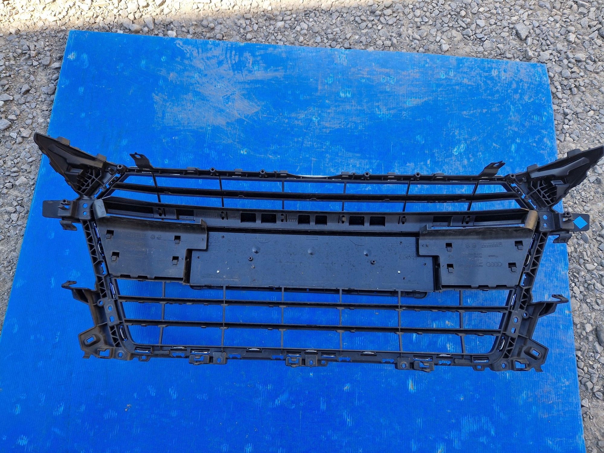 GRILLE AUDI TT II 2014R-> 8S0853651