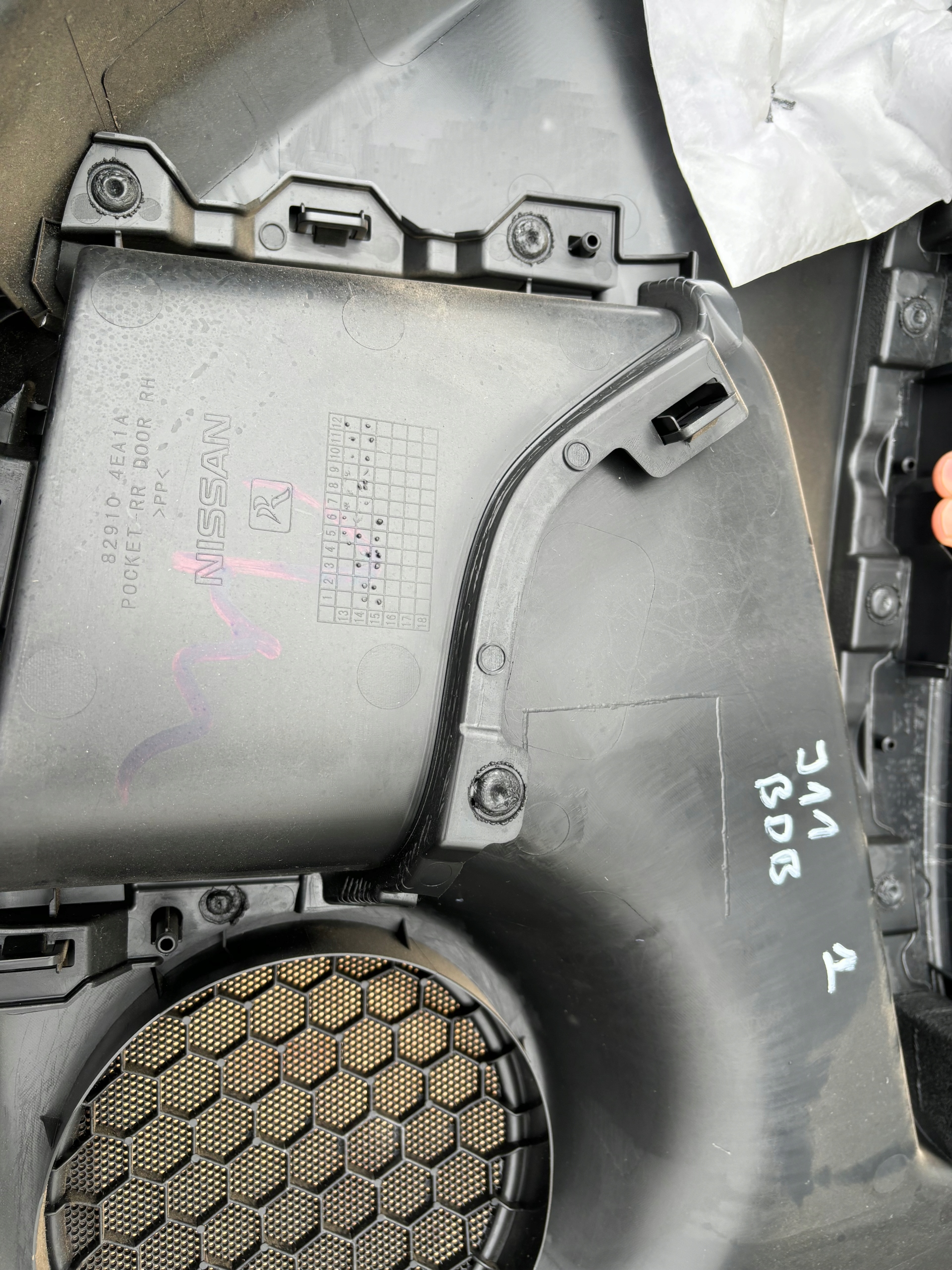 BOCZEK DRZWI PRAWY TYŁ QASHQAI J11MATERIAŁ Typ samochodu Samochody osobowe