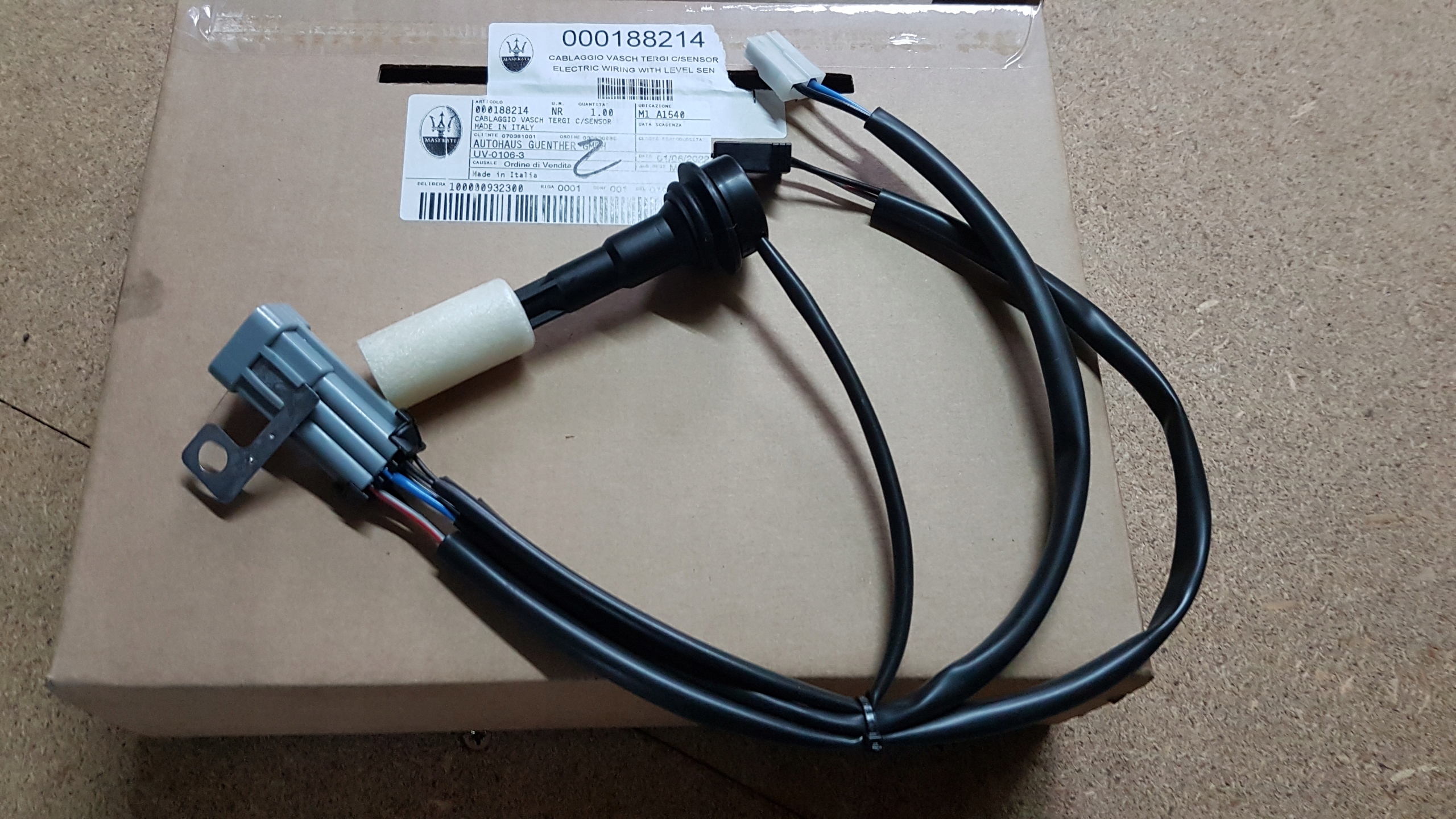 CZUJNIK POZIOMU PŁYNU SPRYSKIWACZY MASERATI GT