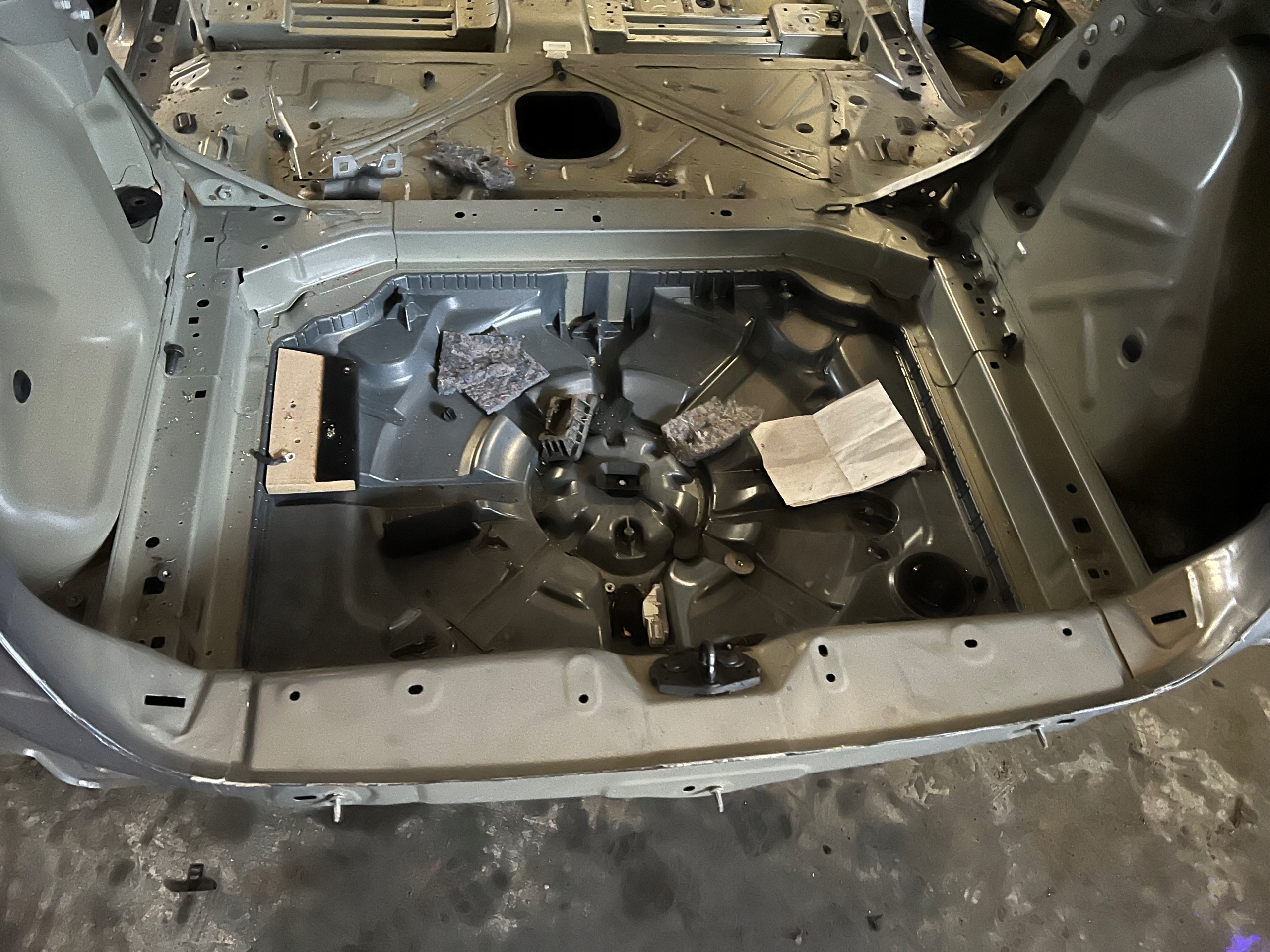 Peugeot 308 T9 pas tylny