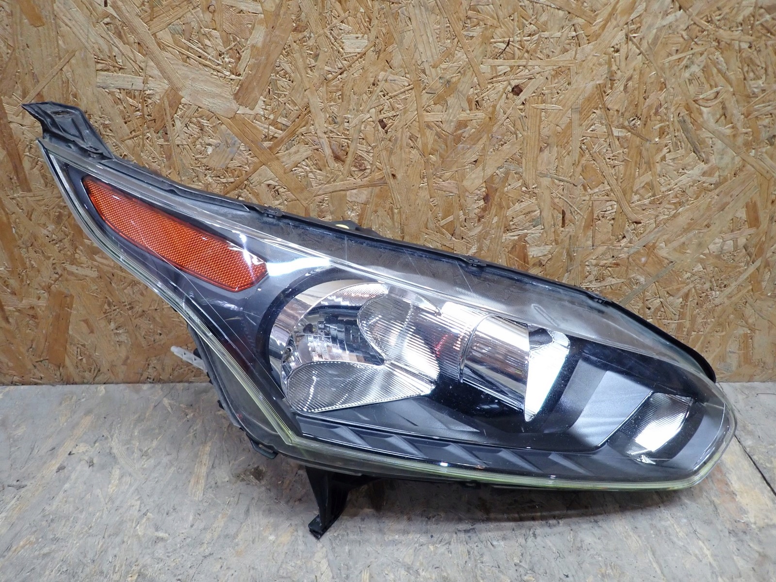light right REFLEKTOR FORD TOURNEO CONNECT MK2 2013-2018R FT11-13W029-DB