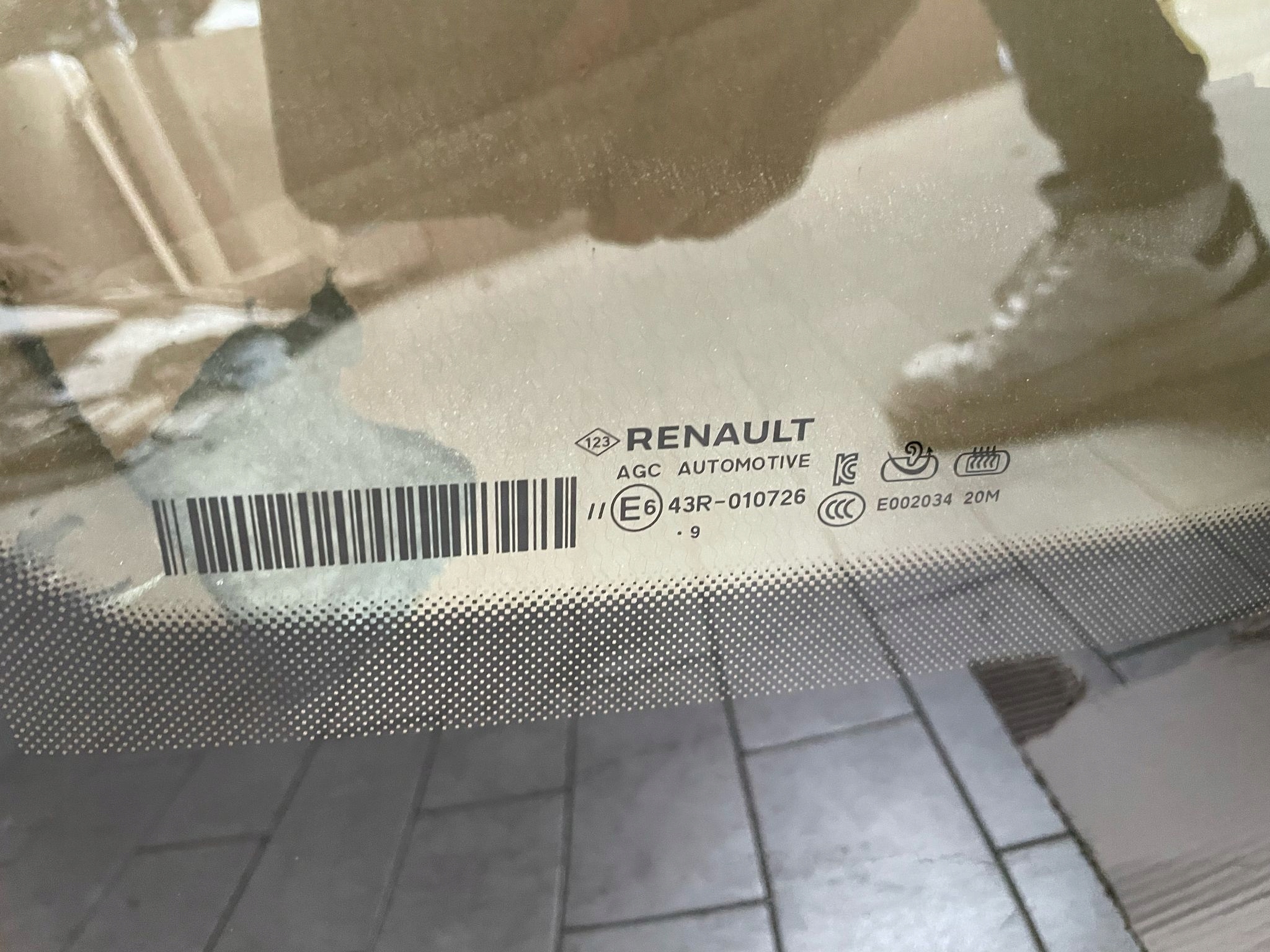 window front iron RENAULT CAPTUR II GRZANA