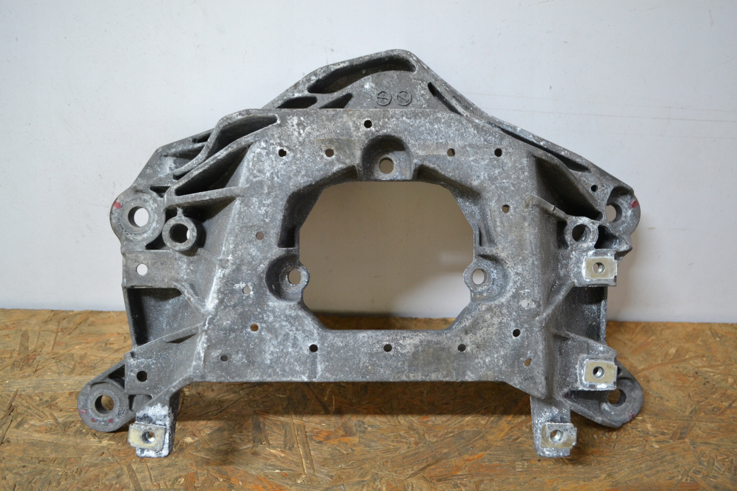 AUDI A8 4H лапа опора коробки передач 4H0399263AB