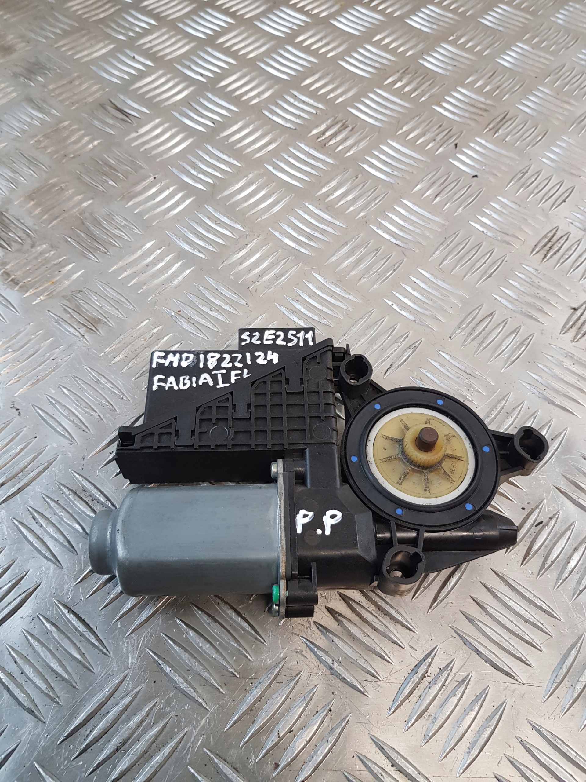 SKODA FABIA and LIFT mini motor windows right front 6Y1959802