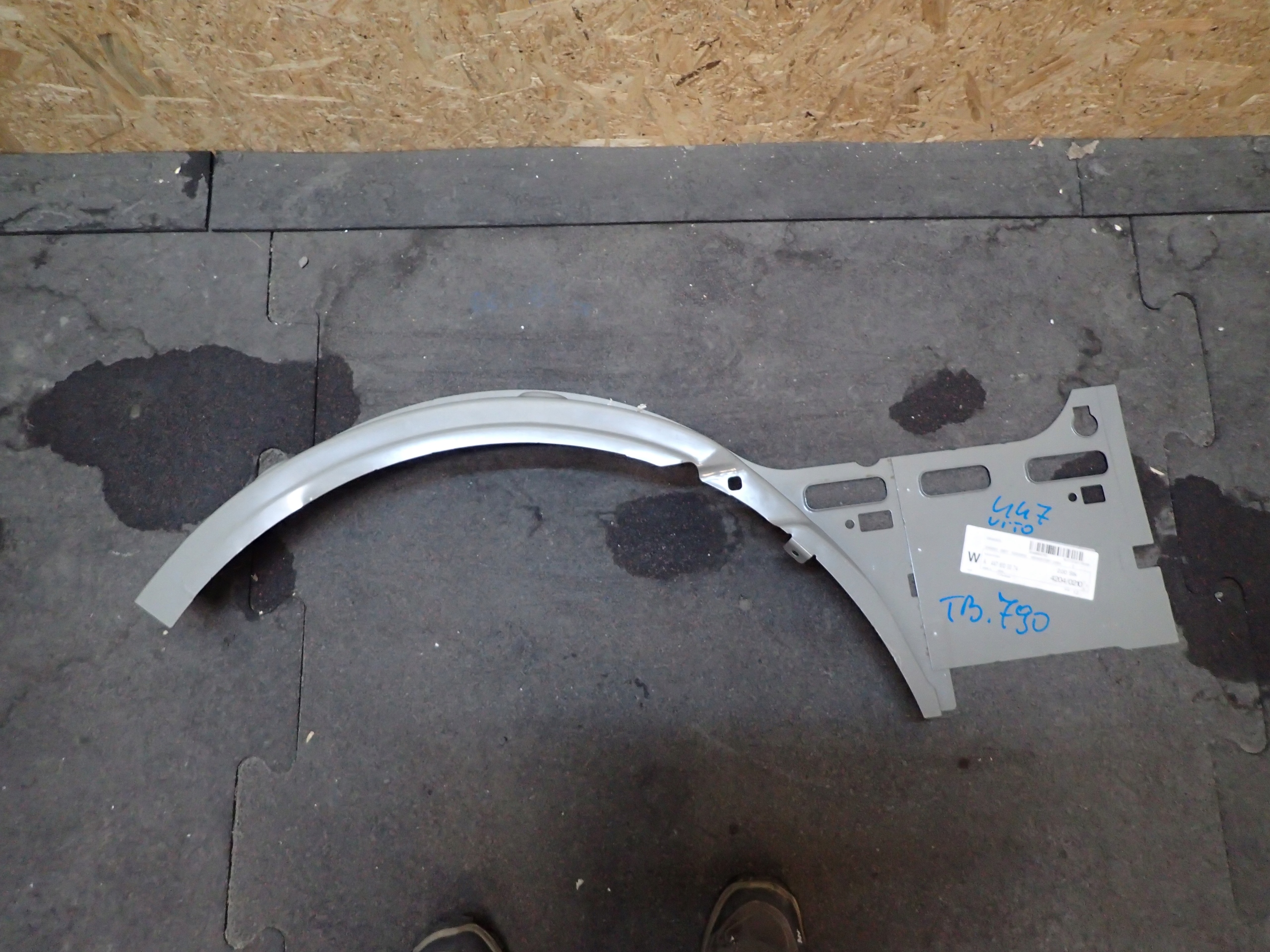 NADKOLE TYŁ LEWE WEWNĘTRZNE WNĘKA MB VITO W447