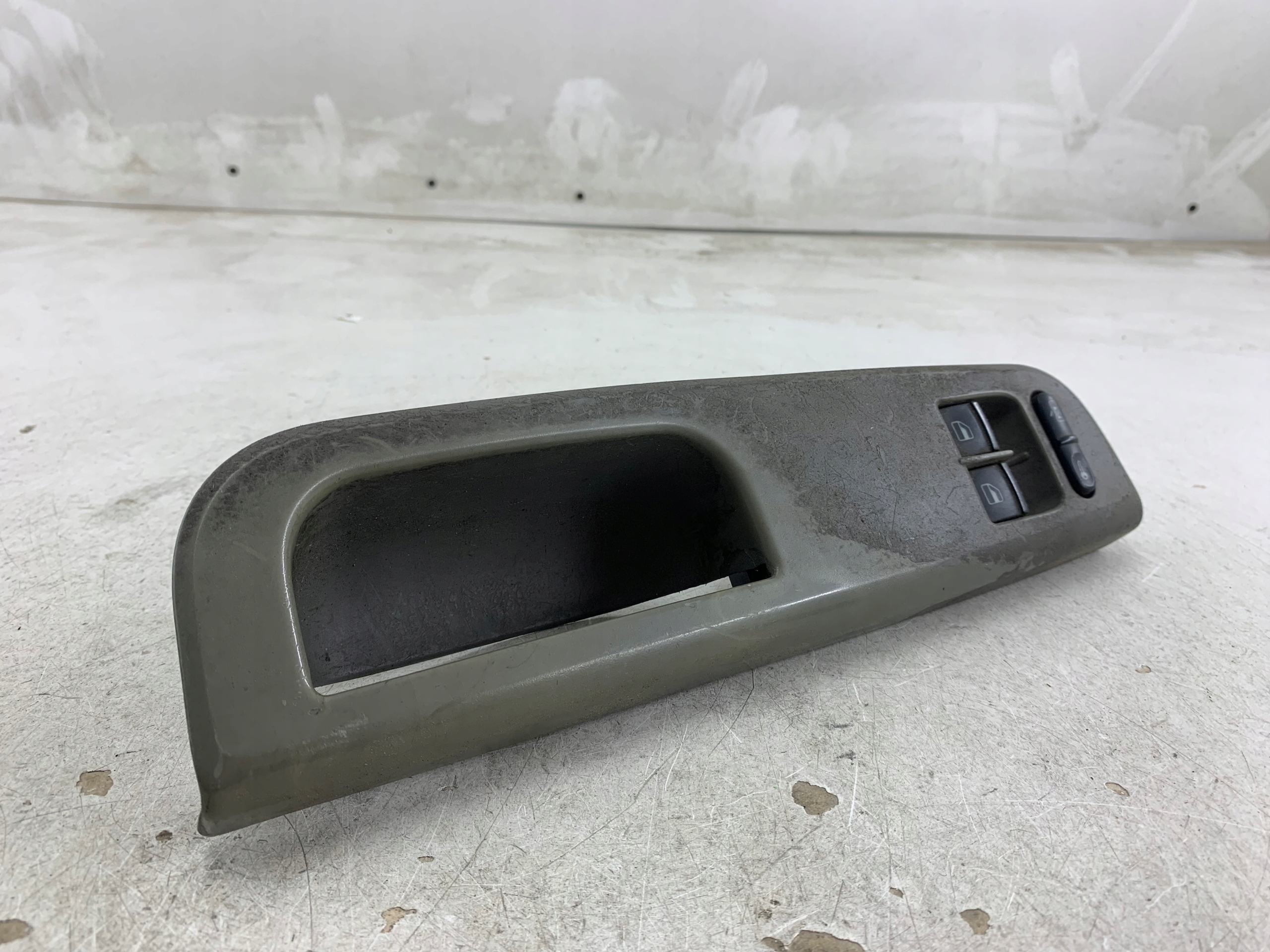 SKODA FABIA a VW GOLF IV PANEL okna levý předek 1J3959857