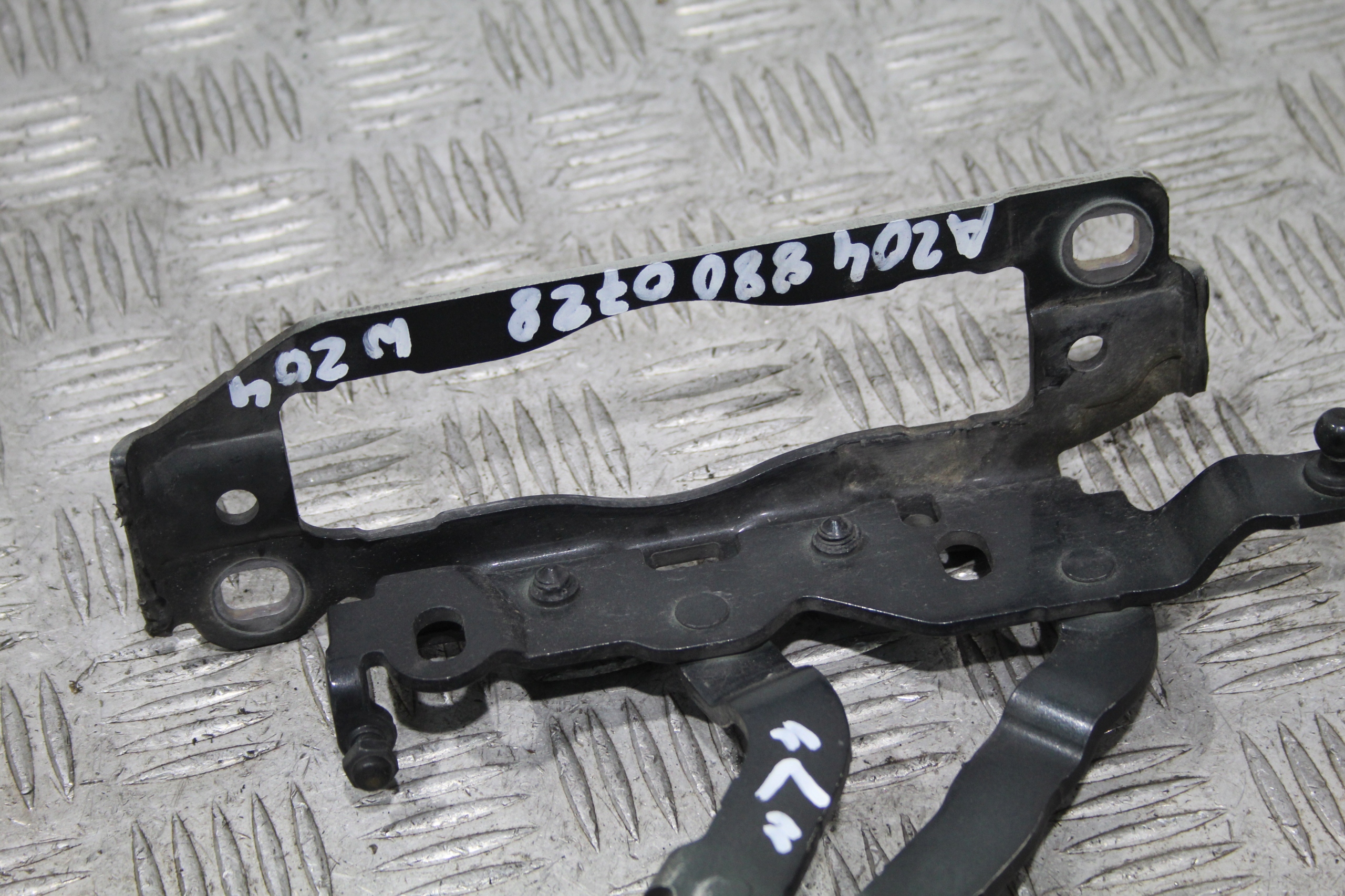 hinge bonnets left C-KLASA W204 LIFT A2048800728