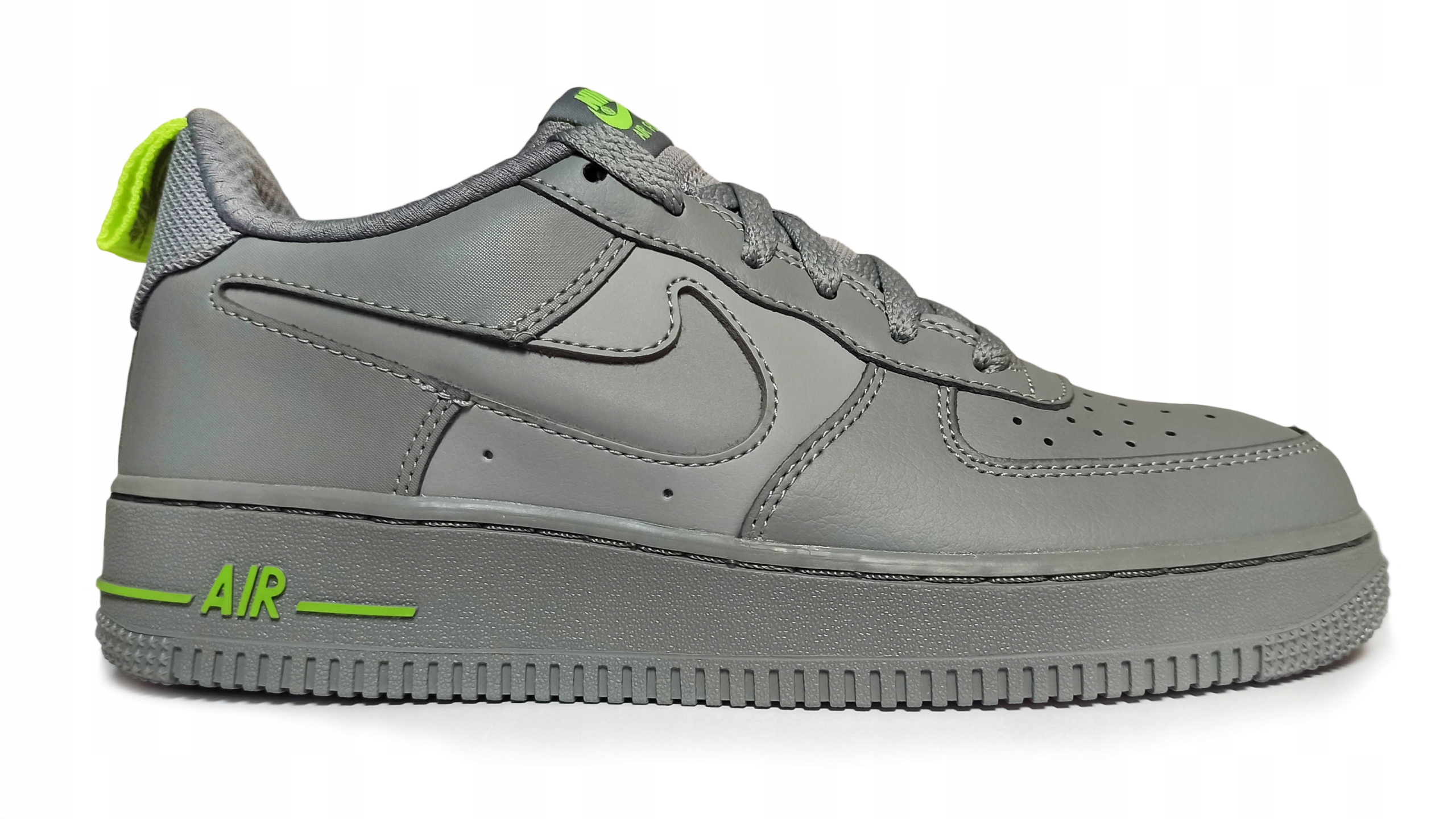 

Nike Air Force 1 LV8 Gs DD3227001 r.37.5 +gratis