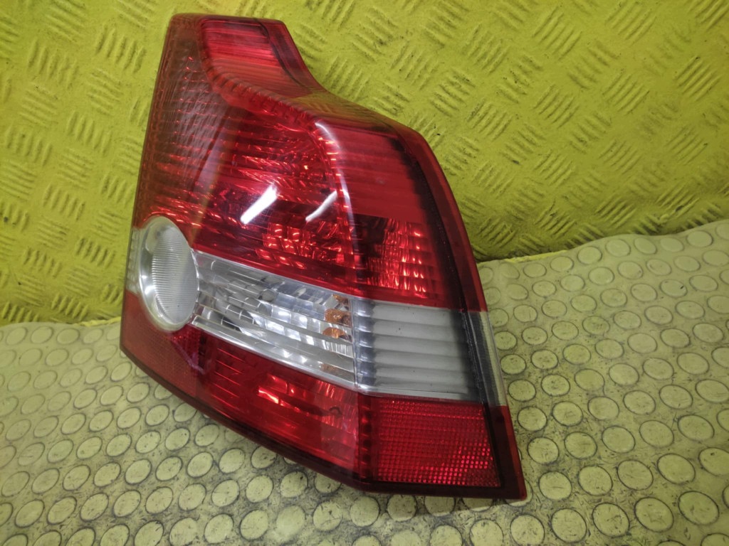VOLVO S40 II feu droite arrière 30678740