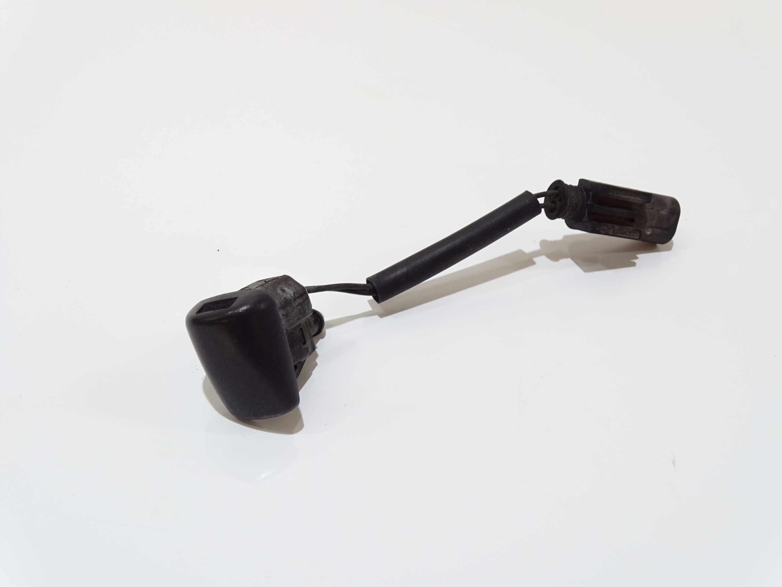 DYSZA der Spritzdüse BMW E60 E61 OE 7046060 (4642920)