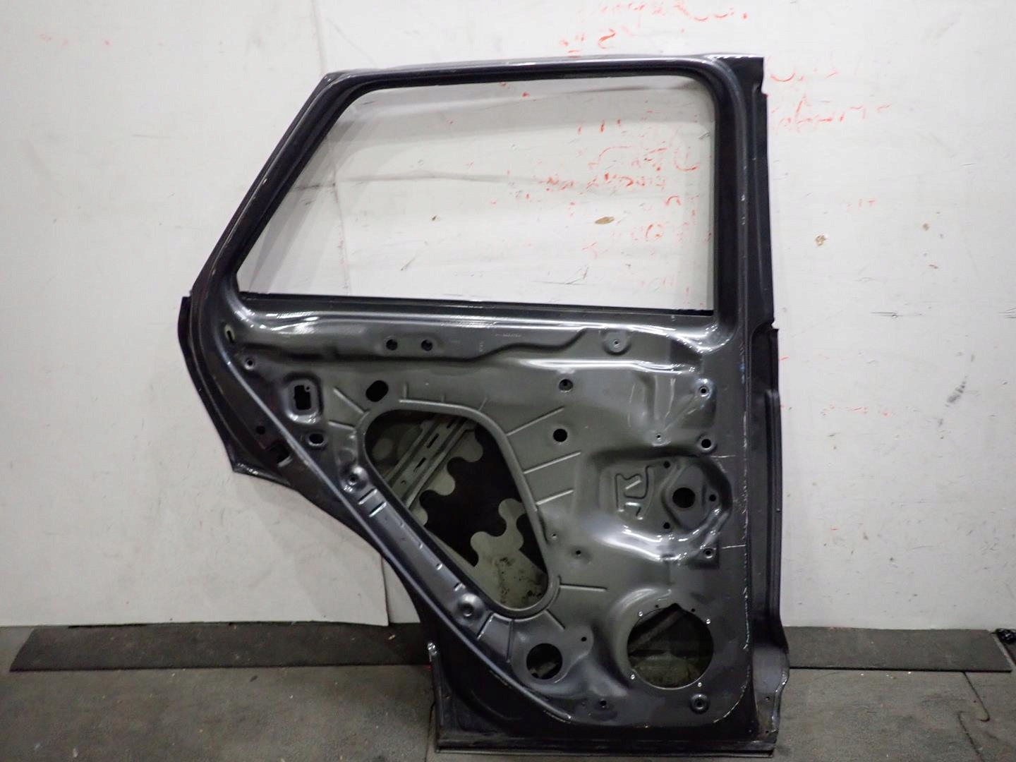 door rear part rear. left VW T-ROC 2018- 2GA833311K