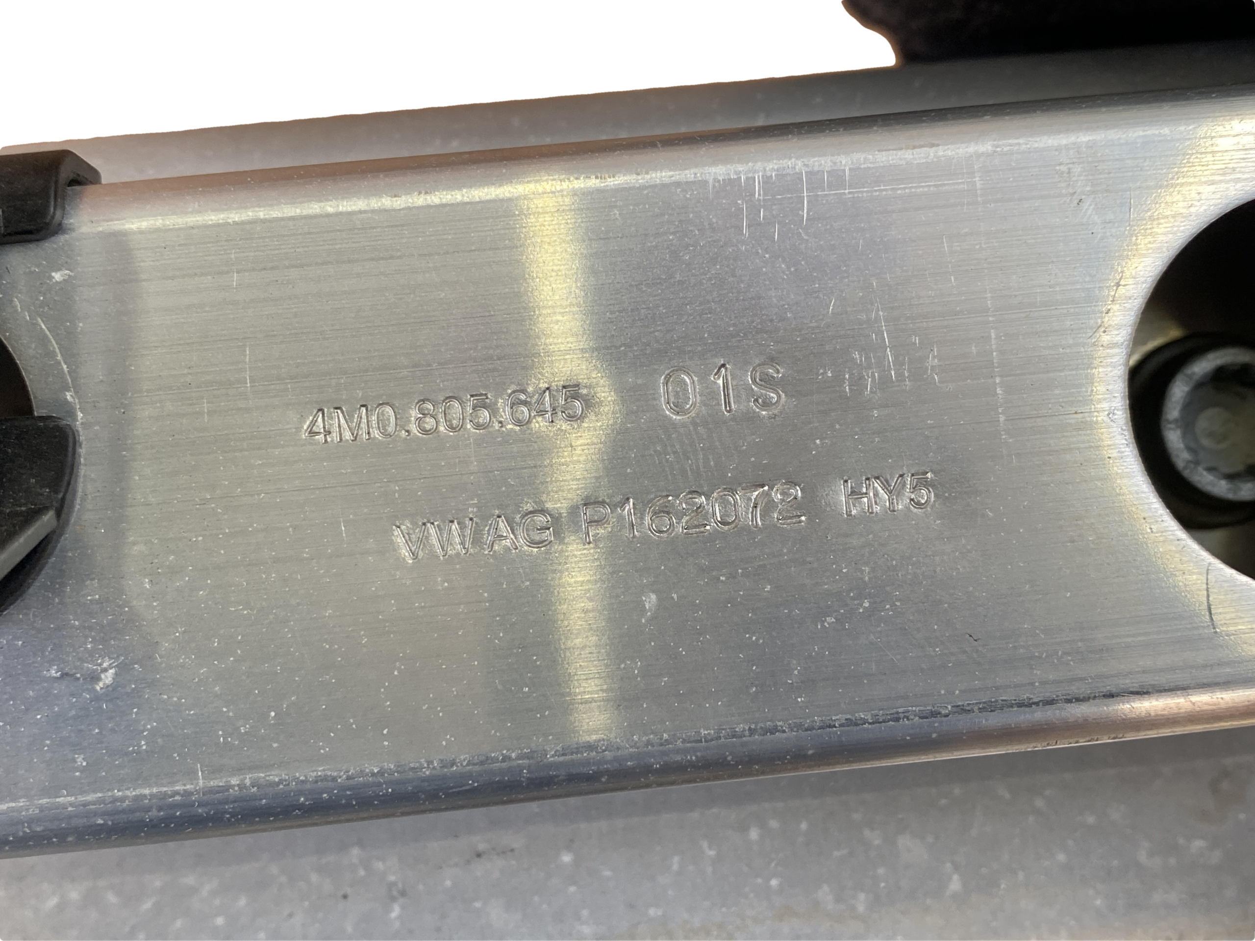 AUDI Q7 4M sider pillar 4M0805645