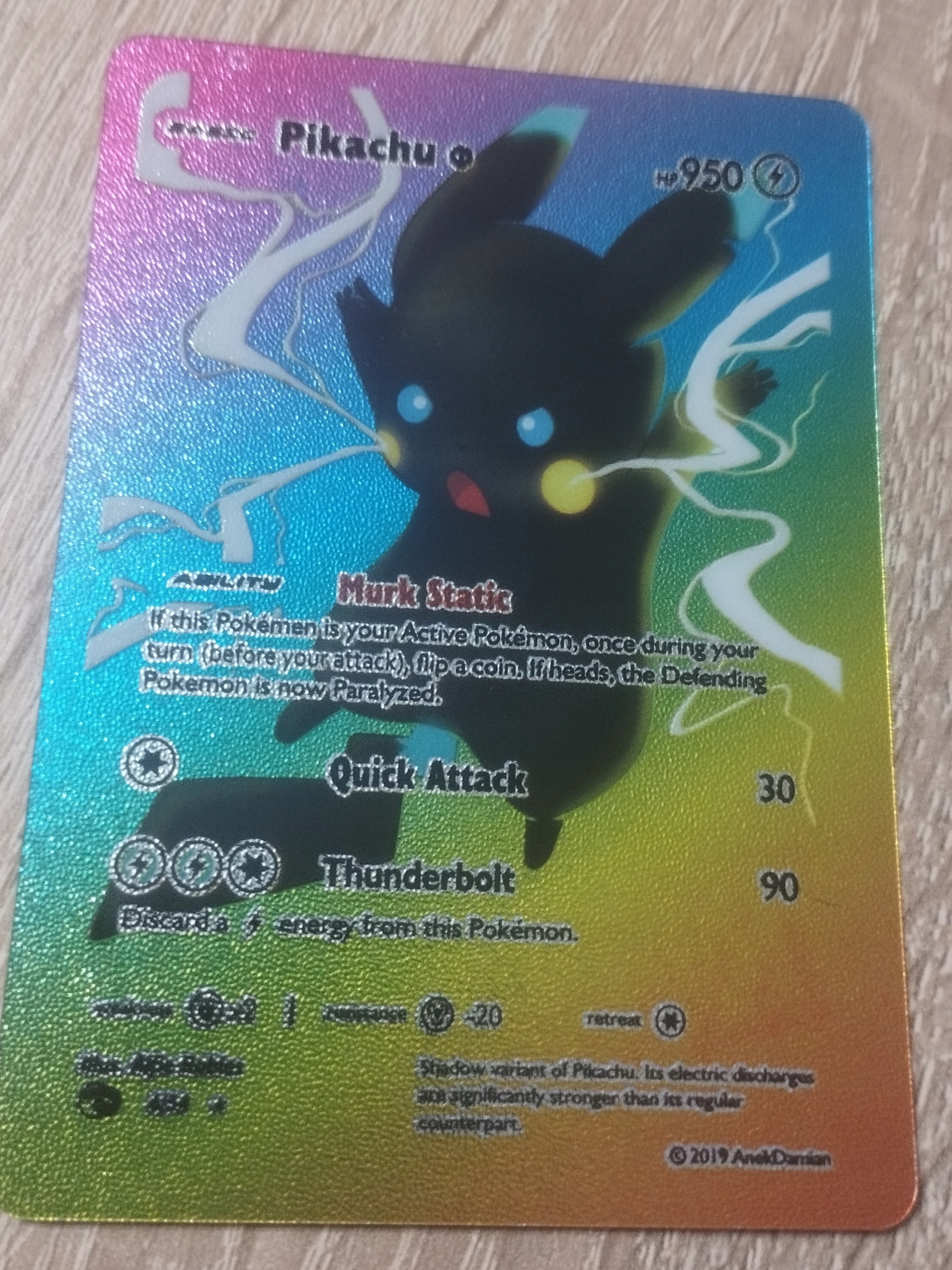 

Brokatowa karta Pokemon Pikachu