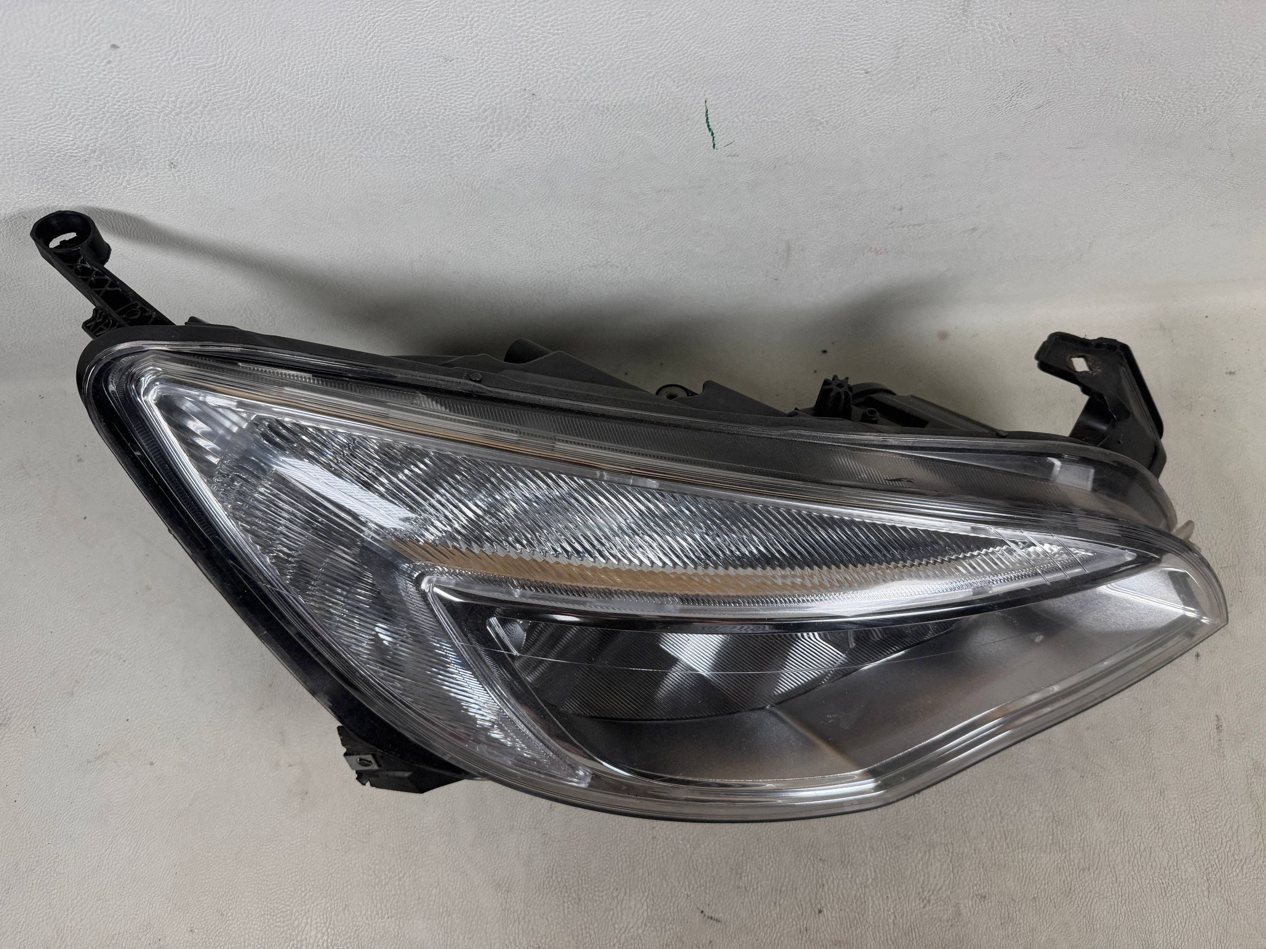Opel Astra 4 IV H7 09- light right front front