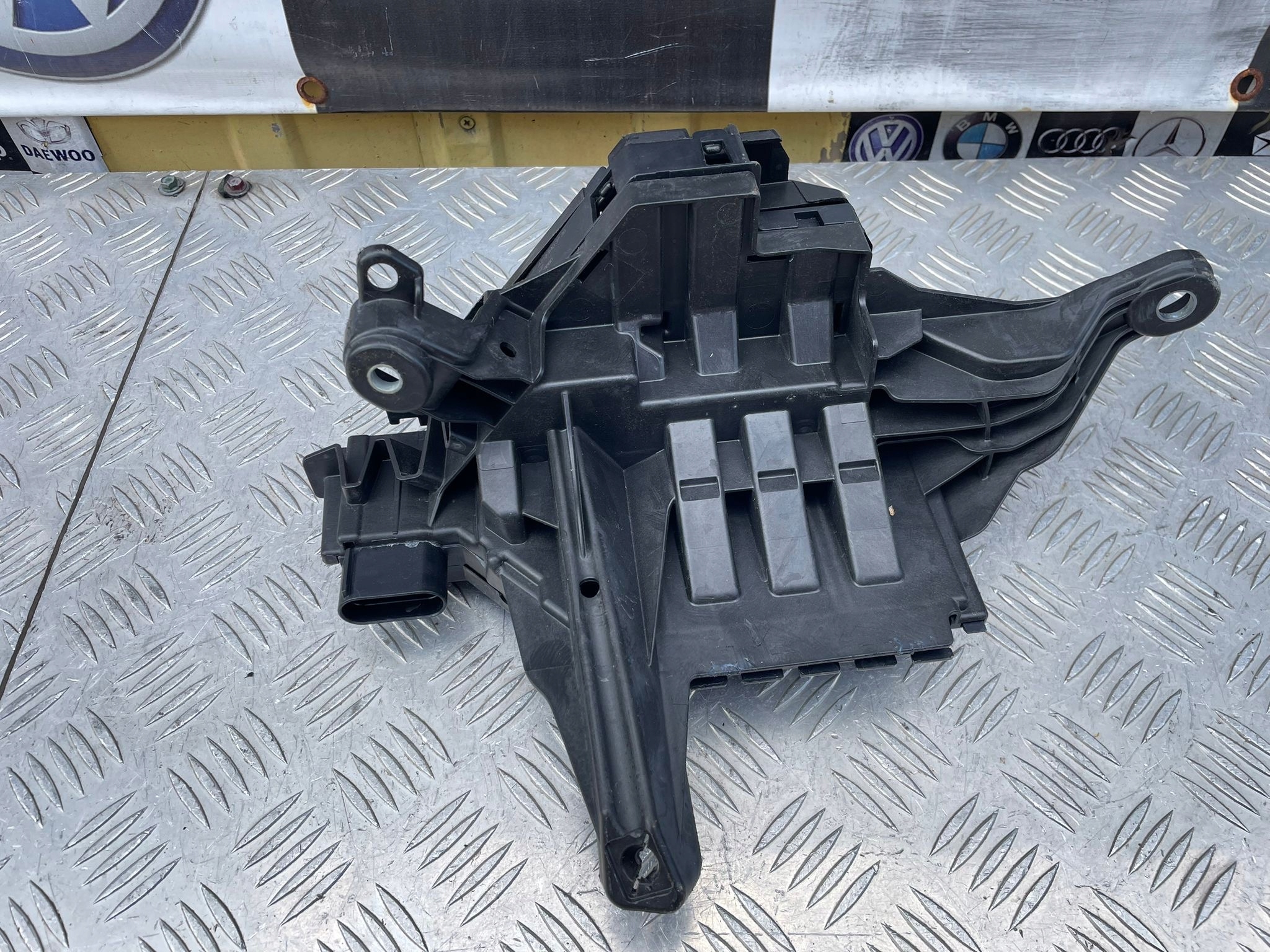 MERCEDES GLC W253 КОРОБКА BEZPIECZNIKOW A2135403739