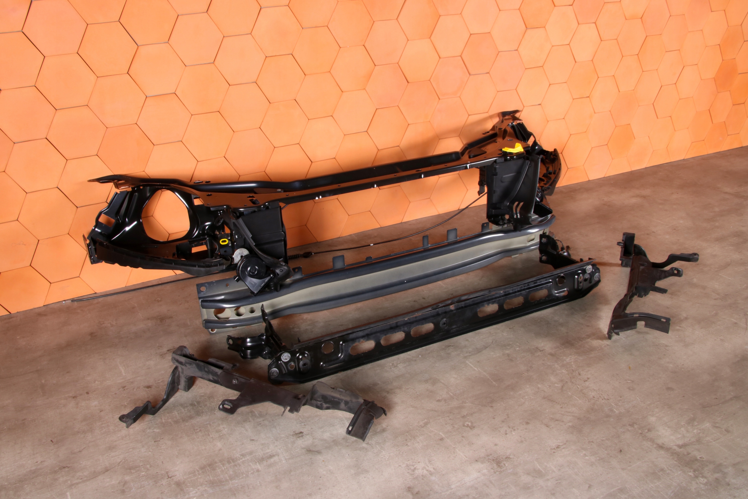 VOLVO XC60 XC 60 and LIFT support panel for radiators pillar iron ZAMKI bonnets sider