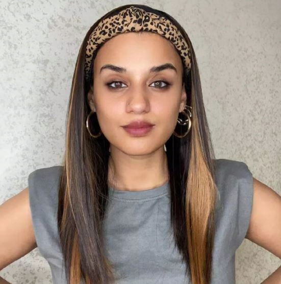 Hnědá paruka Anna s čelenkou