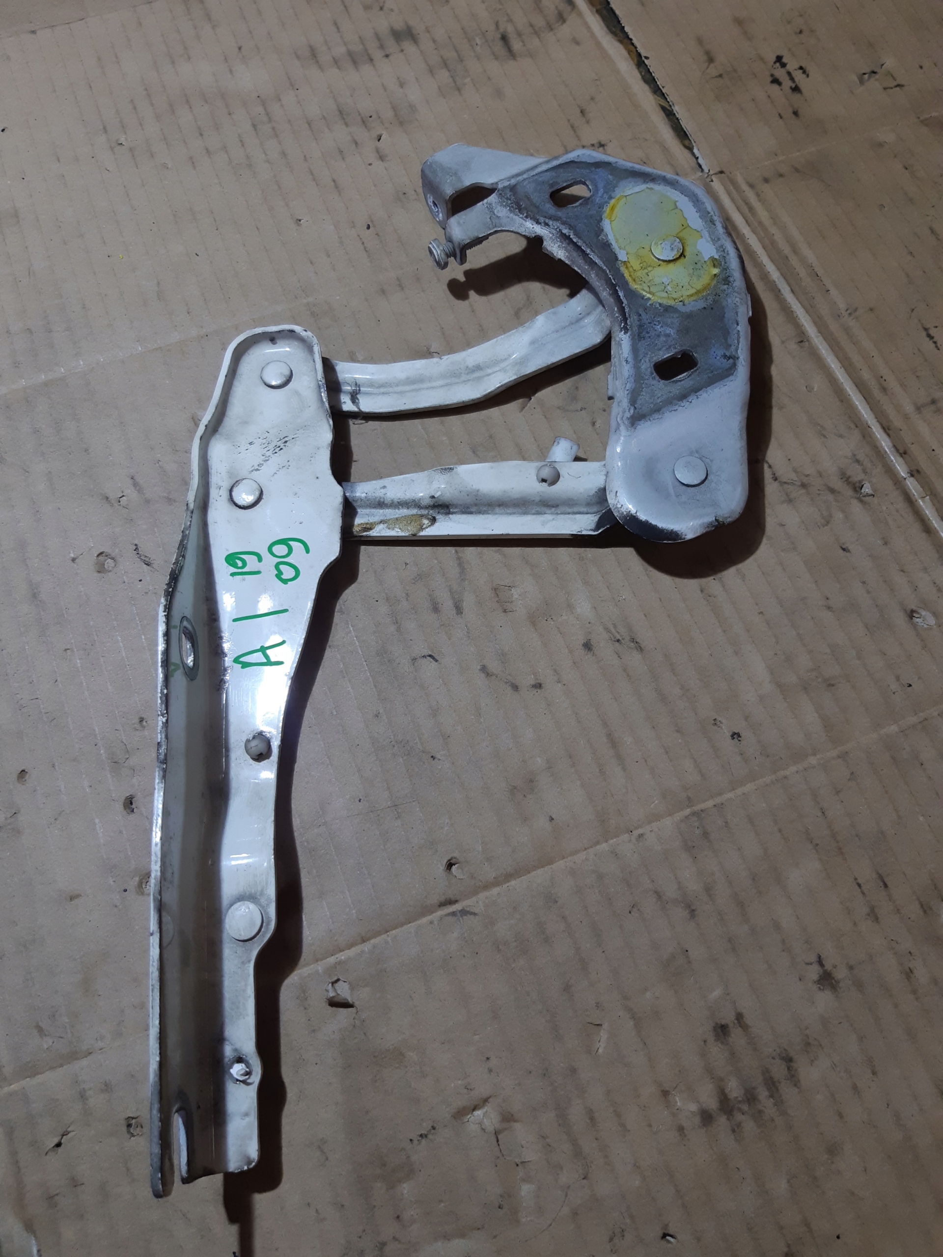 AUDI A1 8X bonnet hinges left right KOMPLET 8X0823301 8X0823302