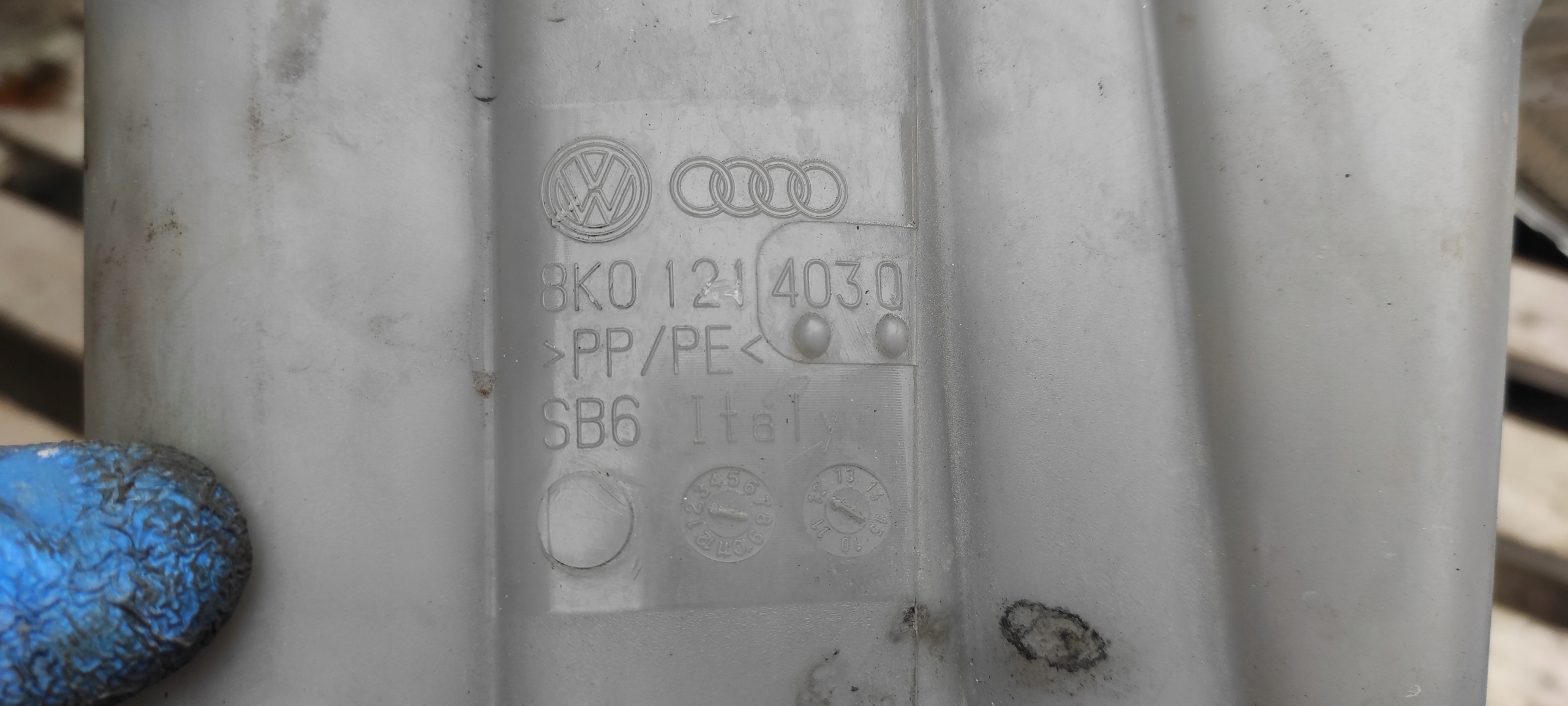 Réservoir eau AUDI A4 B8 A5 8T 8K0121403Q